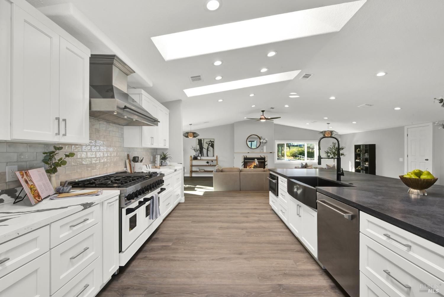 Detail Gallery Image 7 of 75 For 199 Berryessa Dr, Napa,  CA 94558 - 4 Beds | 5/1 Baths