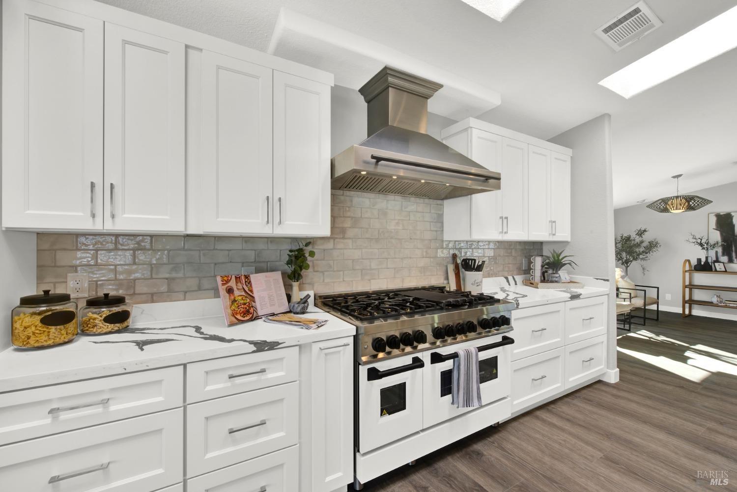 Detail Gallery Image 8 of 75 For 199 Berryessa Dr, Napa,  CA 94558 - 4 Beds | 5/1 Baths