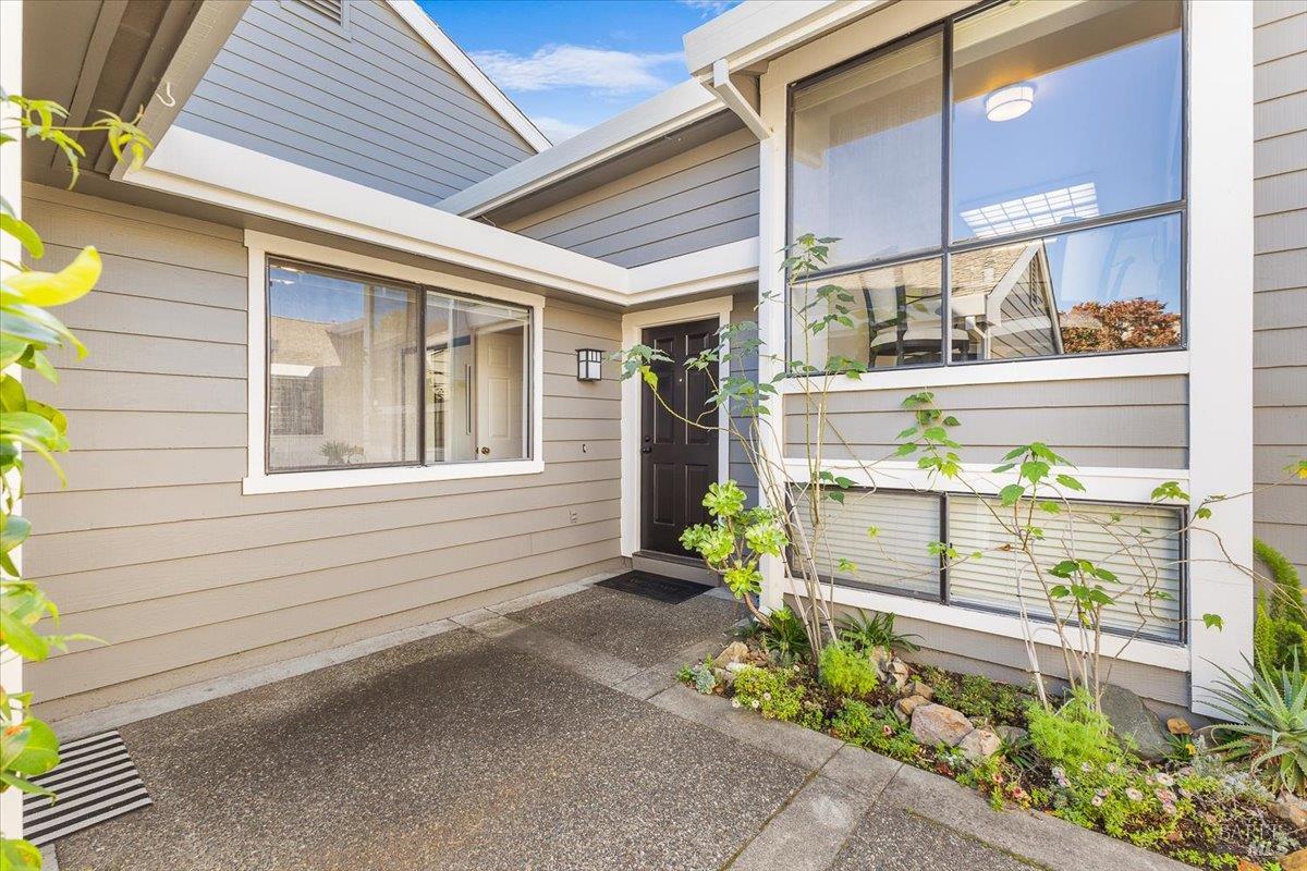 Detail Gallery Image 9 of 58 For 40 Drakes View Cir, Greenbrae,  CA 94904 - 3 Beds | 2/1 Baths