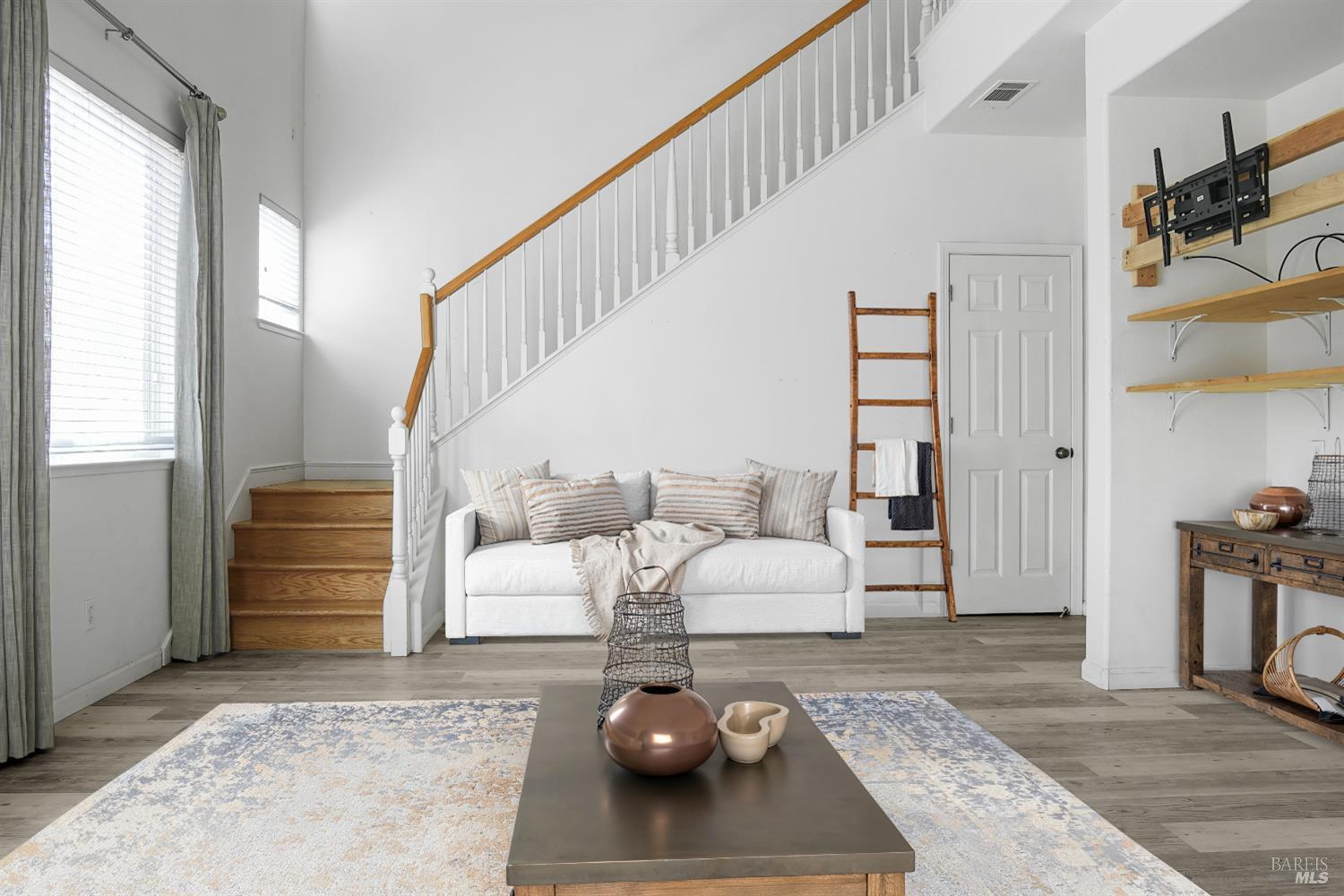 Detail Gallery Image 5 of 27 For 1079 Portofino Ave, Vacaville,  CA 95687 - 3 Beds | 2/1 Baths