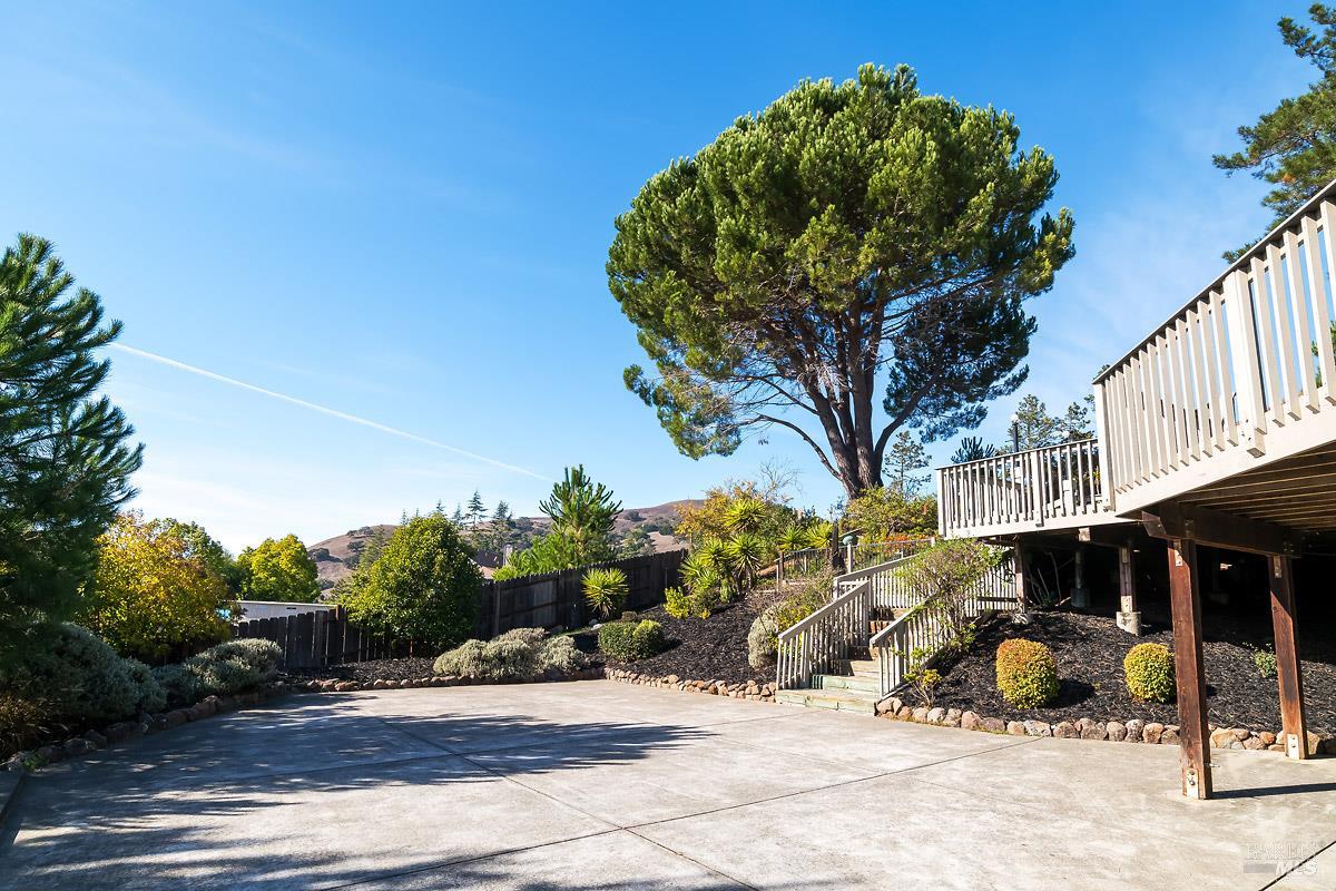 Detail Gallery Image 18 of 35 For 66 Martinez Ct, Novato,  CA 94945 - 4 Beds | 3/1 Baths