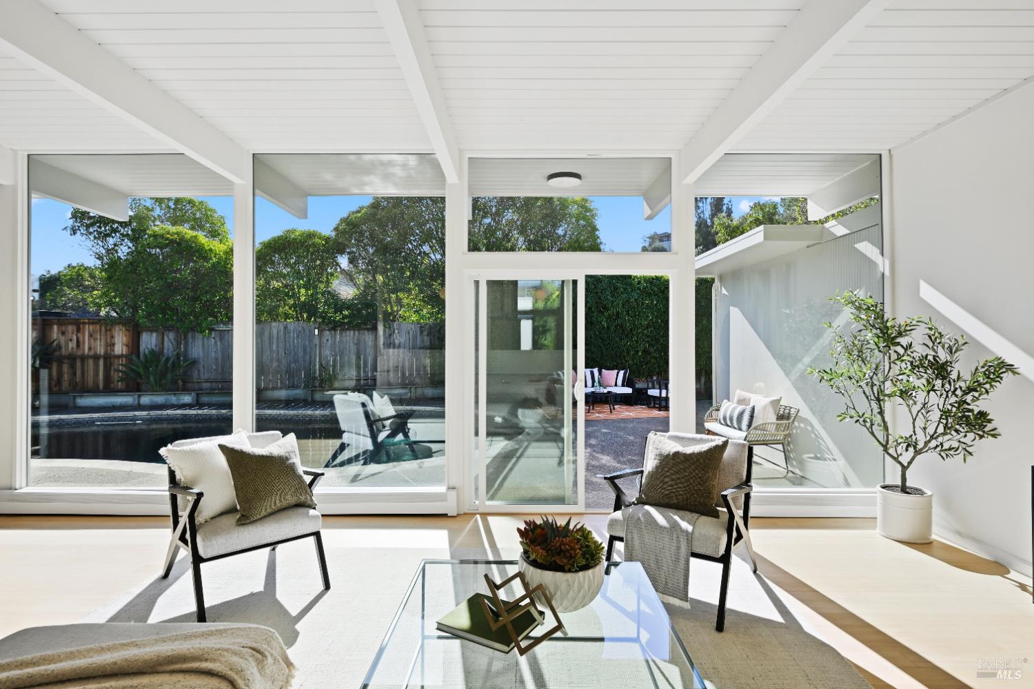 Detail Gallery Image 8 of 58 For 711 Montecillo Rd, San Rafael,  CA 94903 - 4 Beds | 2 Baths