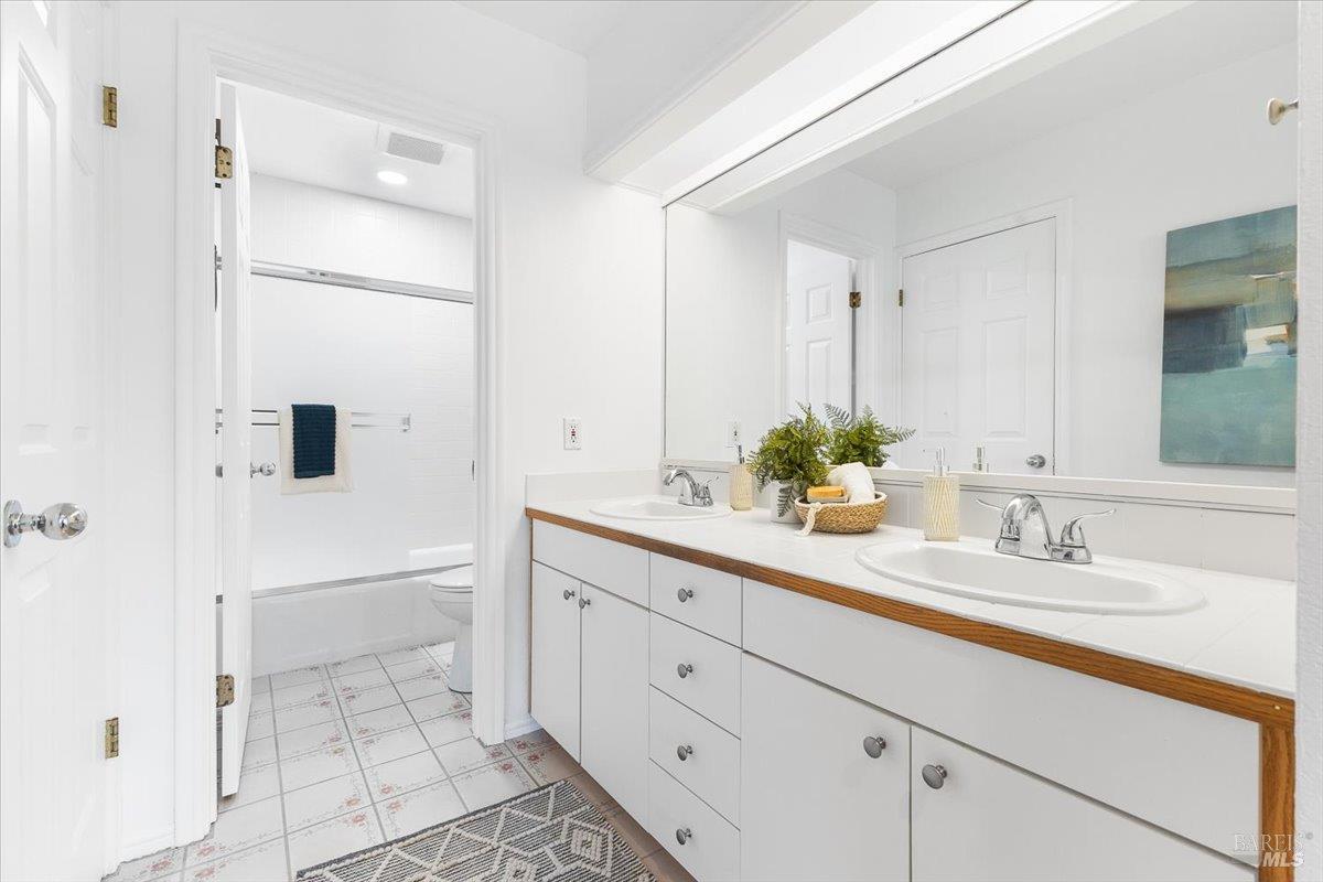 Detail Gallery Image 32 of 58 For 40 Drakes View Cir, Greenbrae,  CA 94904 - 3 Beds | 2/1 Baths