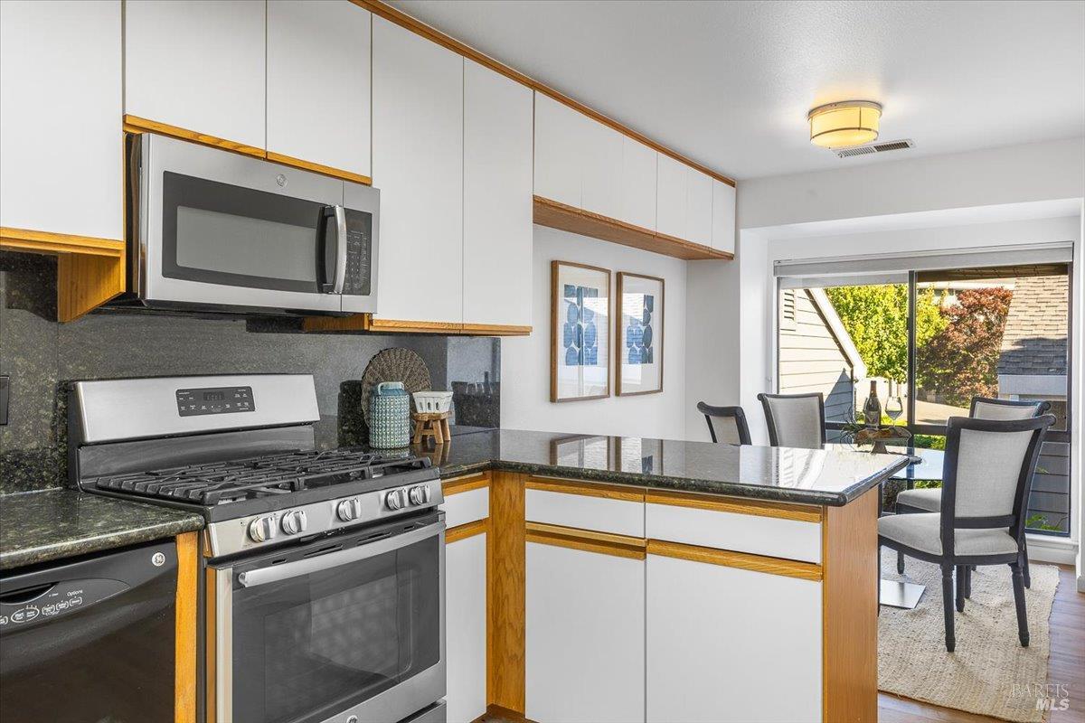 Detail Gallery Image 21 of 58 For 40 Drakes View Cir, Greenbrae,  CA 94904 - 3 Beds | 2/1 Baths