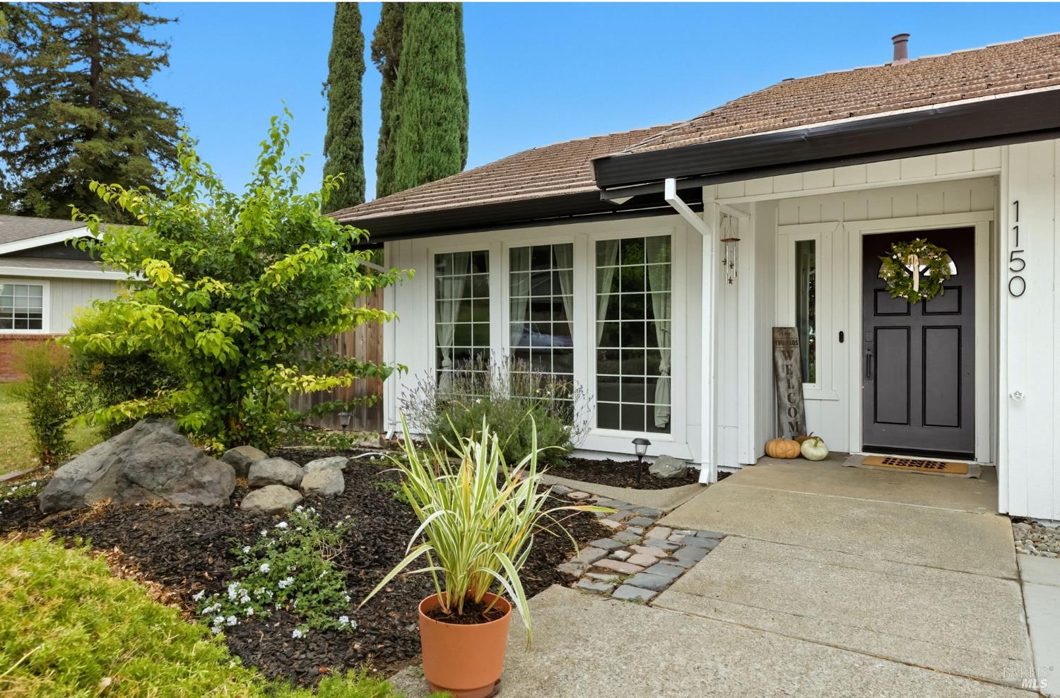 Detail Gallery Image 5 of 41 For 1150 Mulberry Ln, Dixon,  CA 95620 - 3 Beds | 2 Baths