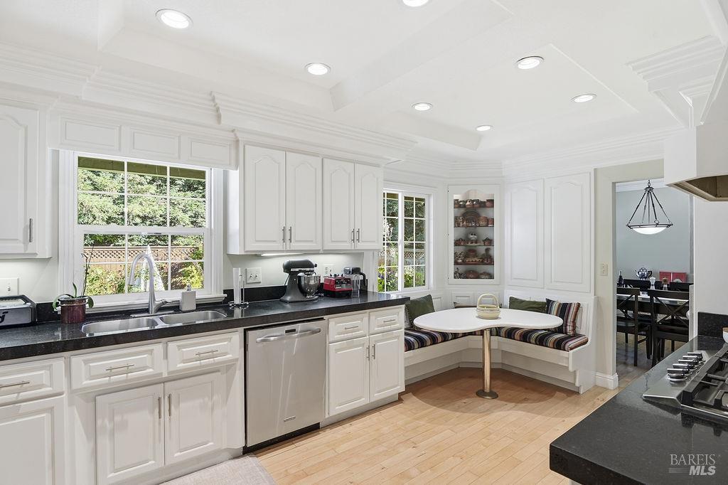 Detail Gallery Image 21 of 45 For 6190 San Gabriel Pl, Rohnert Park,  CA 94928 - 4 Beds | 2/1 Baths