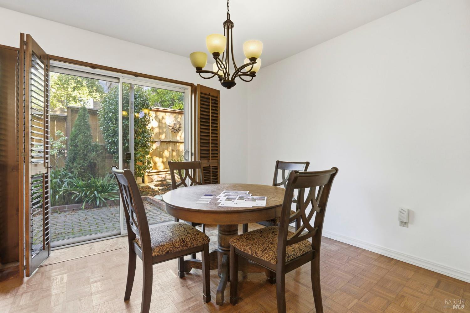 Detail Gallery Image 17 of 41 For 380 Sunset Way, Mill Valley,  CA 94941 - 3 Beds | 2/1 Baths