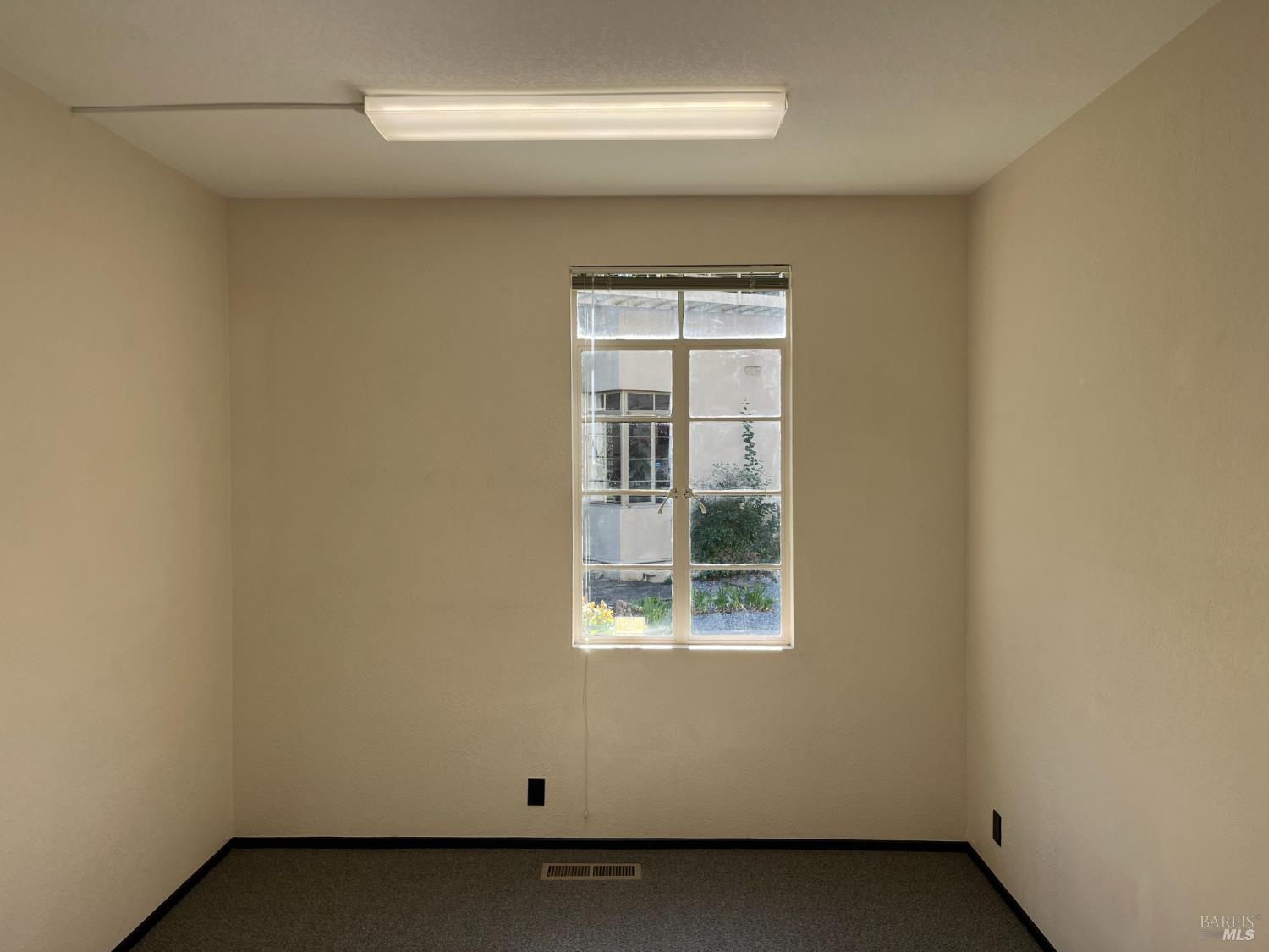 Detail Gallery Image 7 of 11 For 576 B St 1c,  Santa Rosa,  CA 95401 - – Beds | – Baths