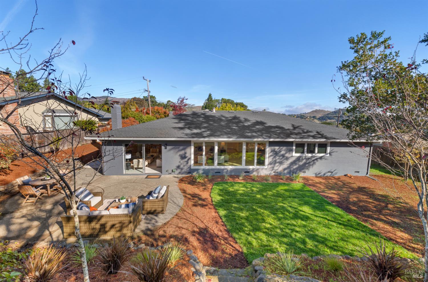 Detail Gallery Image 23 of 25 For 30 De Ford Dr, San Rafael,  CA 94903 - 3 Beds | 2 Baths