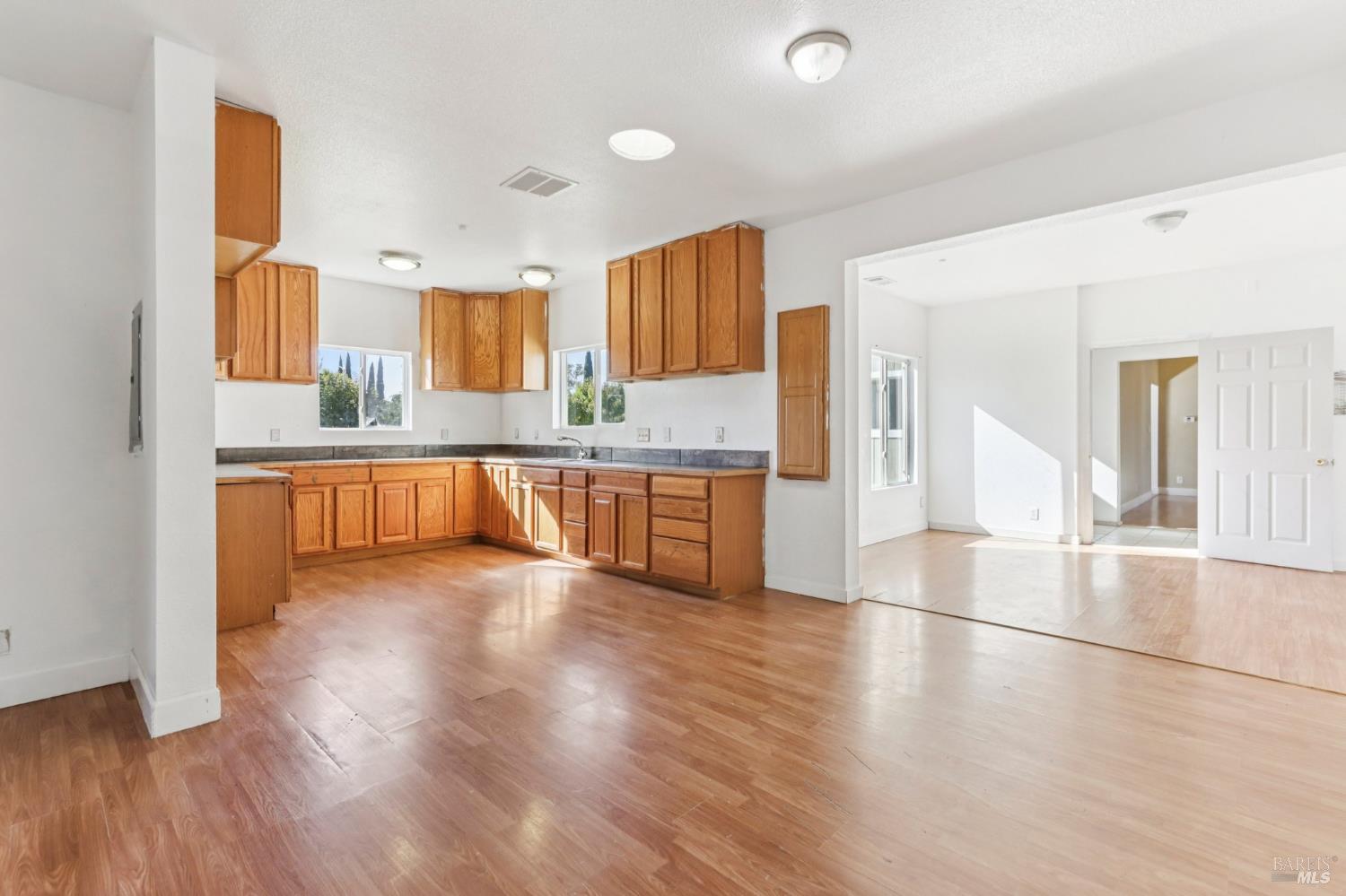 Detail Gallery Image 30 of 56 For 507 Kings Way #B,  Suisun City,  CA 94585 - 10 Beds | 6/1 Baths