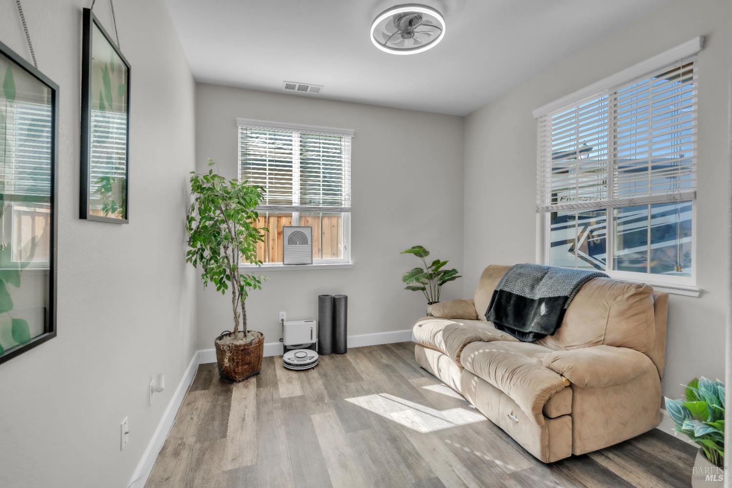 Detail Gallery Image 15 of 51 For 2042 Hamstead Ct, Vacaville,  CA 95687 - 5 Beds | 2/1 Baths