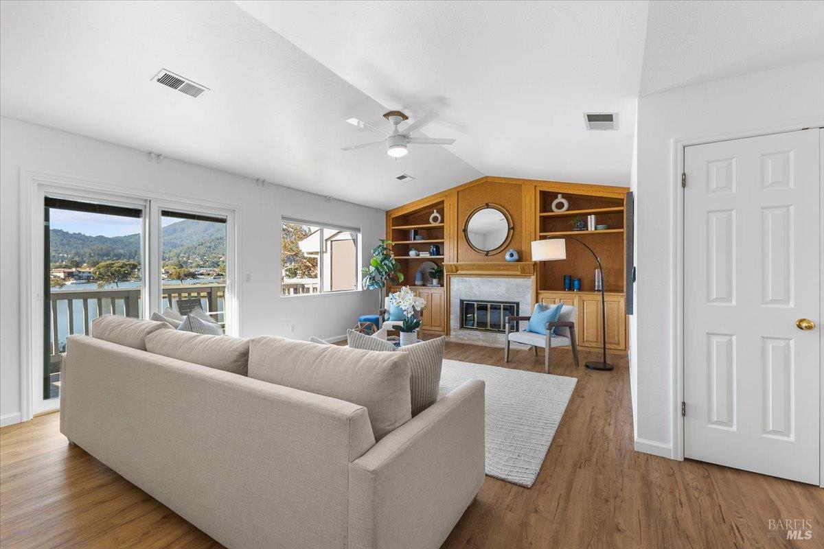 Detail Gallery Image 14 of 58 For 40 Drakes View Cir, Greenbrae,  CA 94904 - 3 Beds | 2/1 Baths