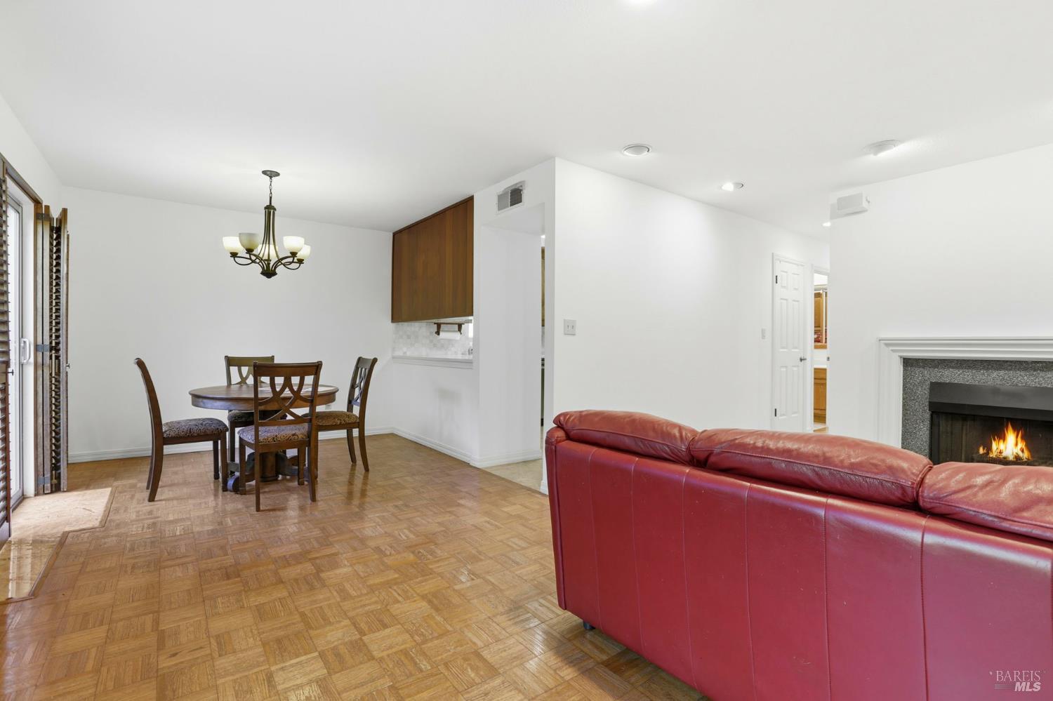 Detail Gallery Image 10 of 41 For 380 Sunset Way, Mill Valley,  CA 94941 - 3 Beds | 2/1 Baths