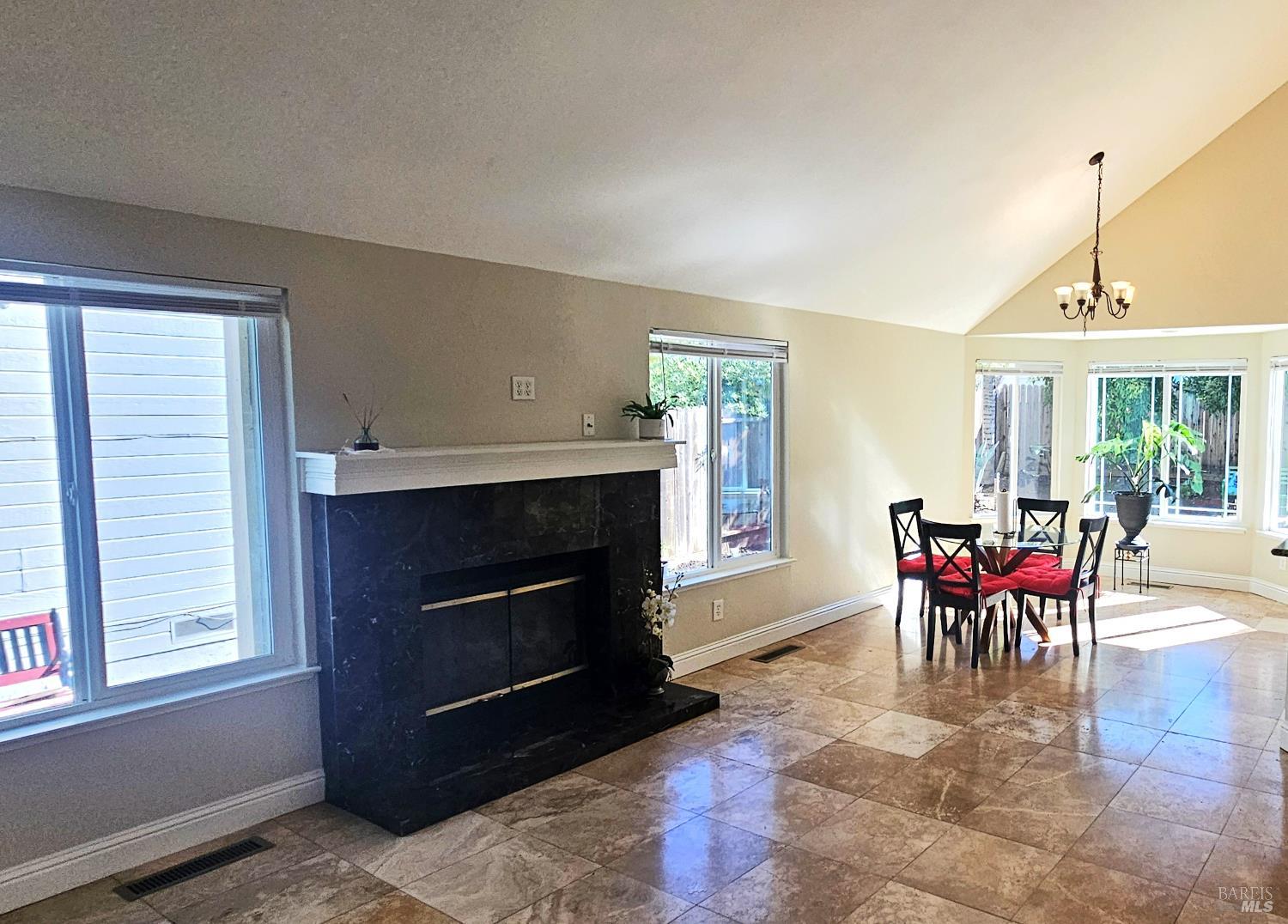 Detail Gallery Image 4 of 32 For 2591 Clipper Ln, Fairfield,  CA 94534 - 4 Beds | 3 Baths