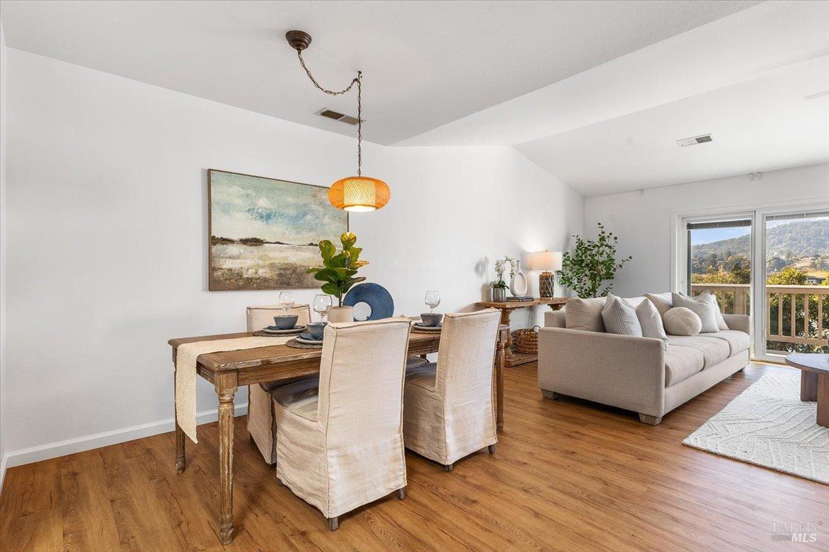 Detail Gallery Image 11 of 58 For 40 Drakes View Cir, Greenbrae,  CA 94904 - 3 Beds | 2/1 Baths