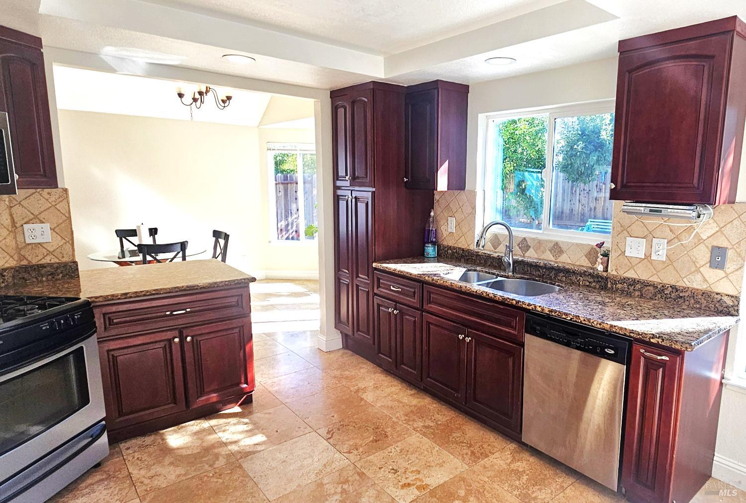 Detail Gallery Image 11 of 32 For 2591 Clipper Ln, Fairfield,  CA 94534 - 4 Beds | 3 Baths