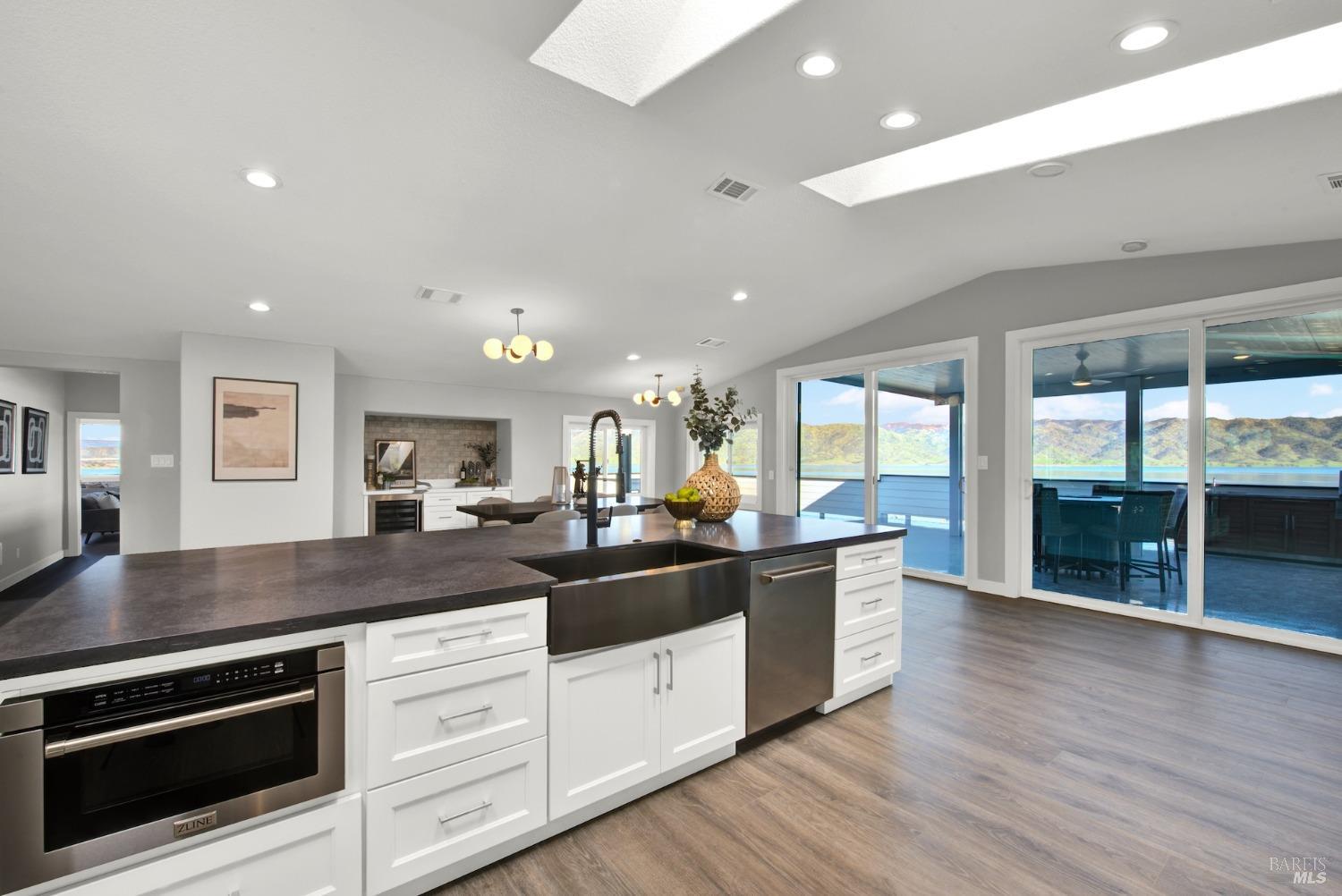 Detail Gallery Image 12 of 75 For 199 Berryessa Dr, Napa,  CA 94558 - 4 Beds | 5/1 Baths