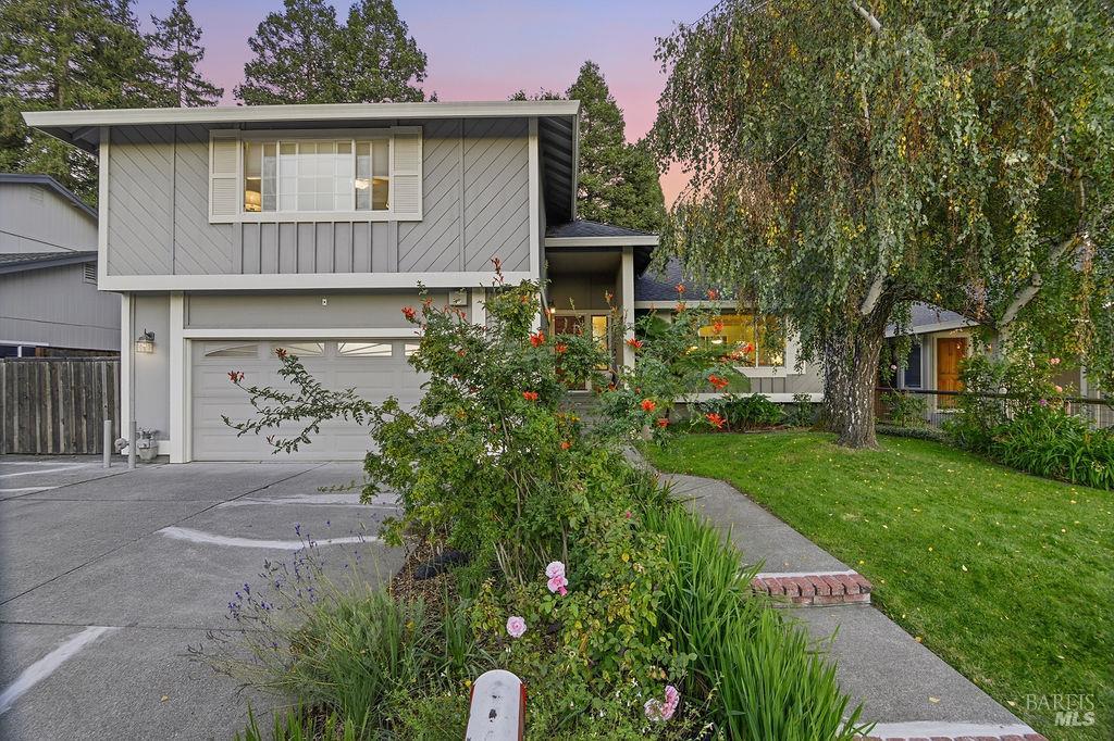 Detail Gallery Image 2 of 45 For 6190 San Gabriel Pl, Rohnert Park,  CA 94928 - 4 Beds | 2/1 Baths