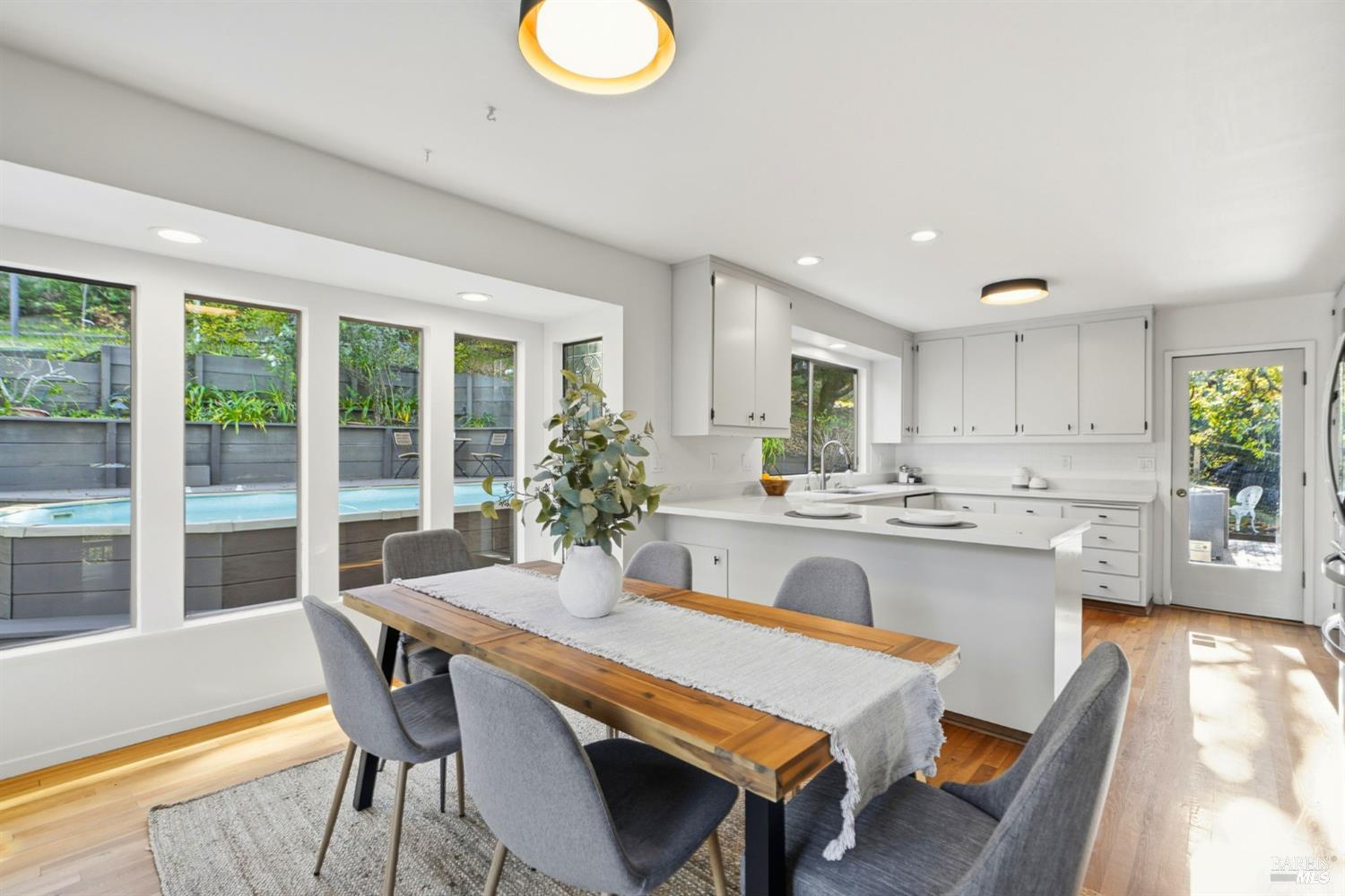 Detail Gallery Image 11 of 51 For 395 Ridge Rd, Novato,  CA 94947 - 3 Beds | 2/1 Baths