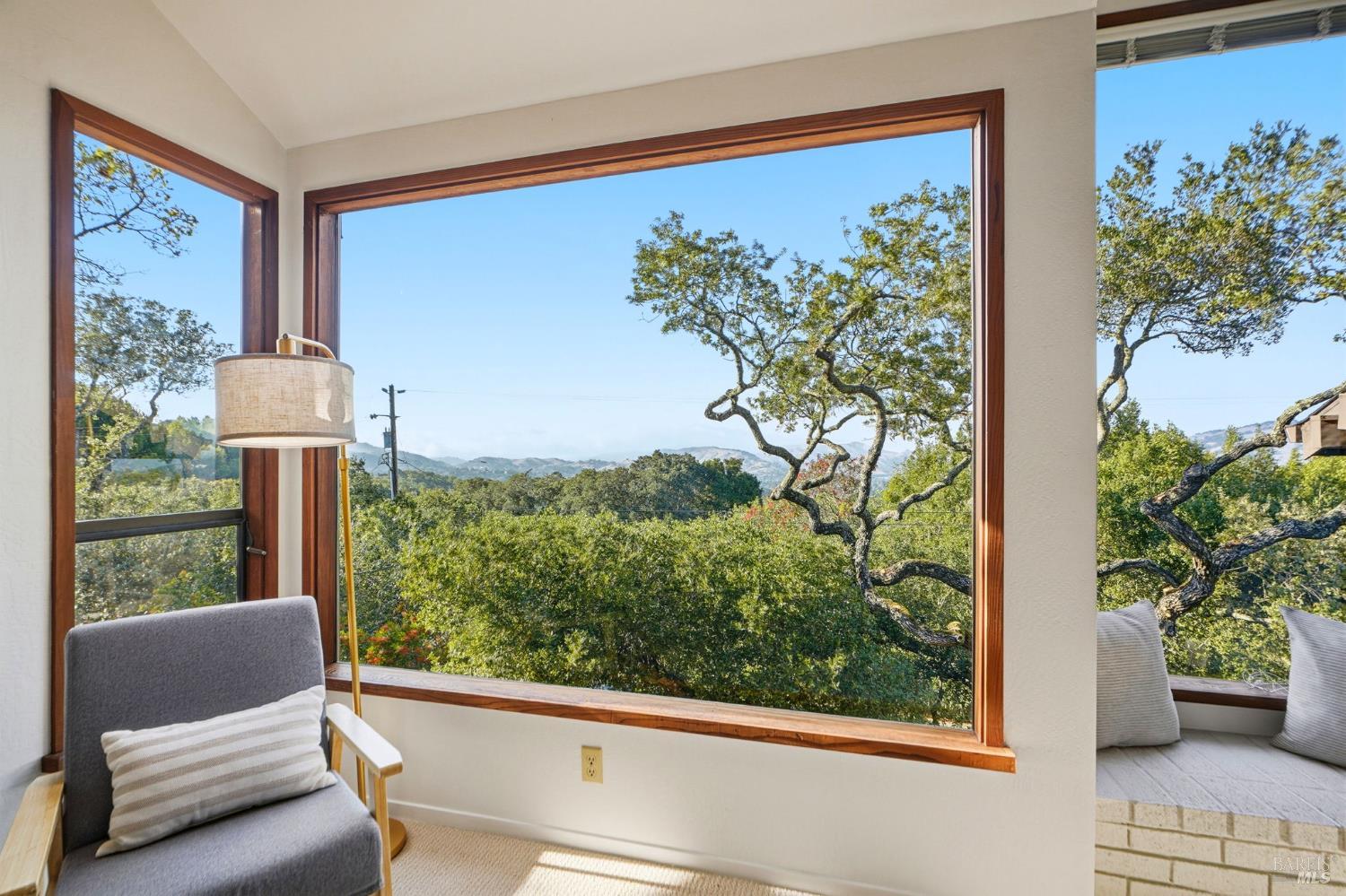 Detail Gallery Image 22 of 51 For 395 Ridge Rd, Novato,  CA 94947 - 3 Beds | 2/1 Baths
