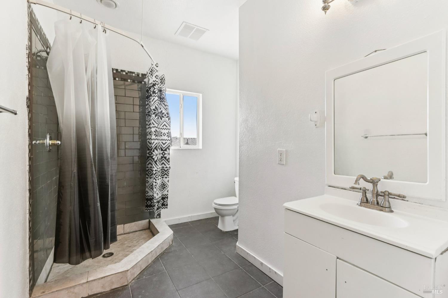 Detail Gallery Image 24 of 56 For 507 Kings Way #B,  Suisun City,  CA 94585 - 10 Beds | 6/1 Baths