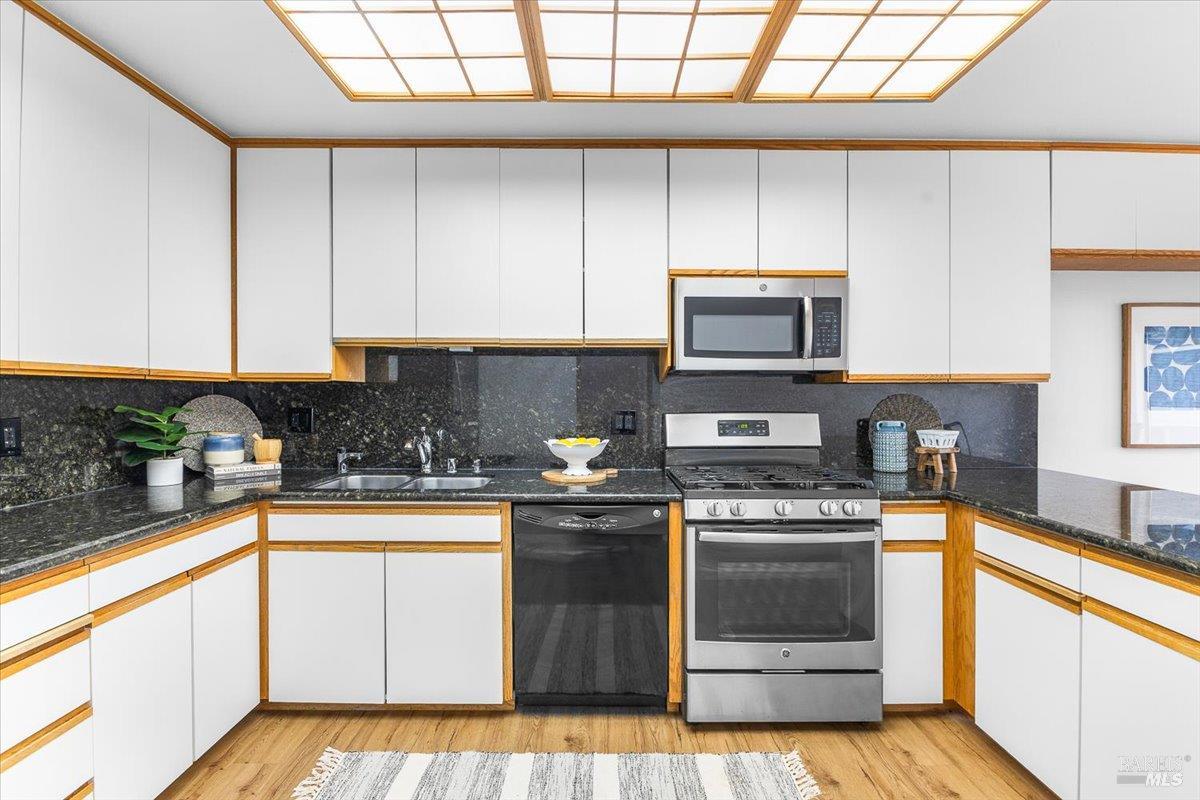 Detail Gallery Image 19 of 58 For 40 Drakes View Cir, Greenbrae,  CA 94904 - 3 Beds | 2/1 Baths