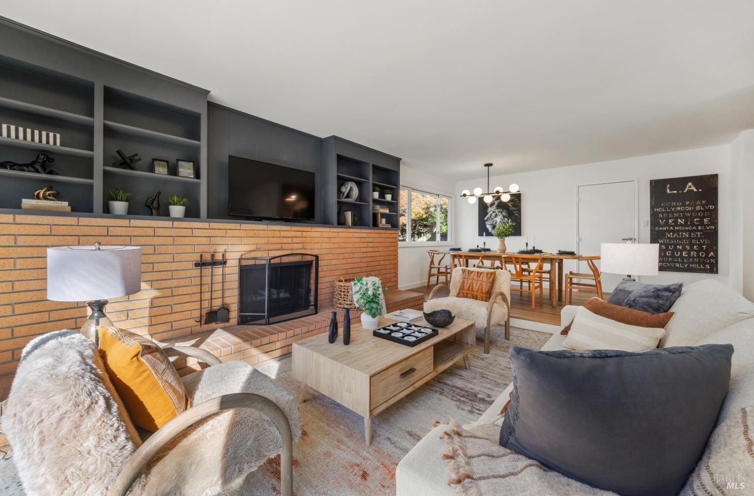 Detail Gallery Image 10 of 25 For 30 De Ford Dr, San Rafael,  CA 94903 - 3 Beds | 2 Baths