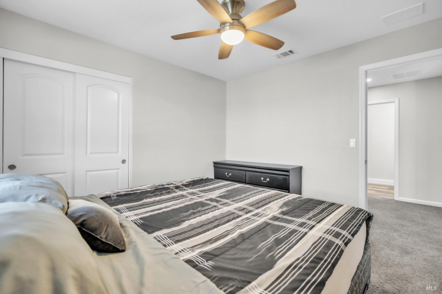 Detail Gallery Image 38 of 51 For 2042 Hamstead Ct, Vacaville,  CA 95687 - 5 Beds | 2/1 Baths