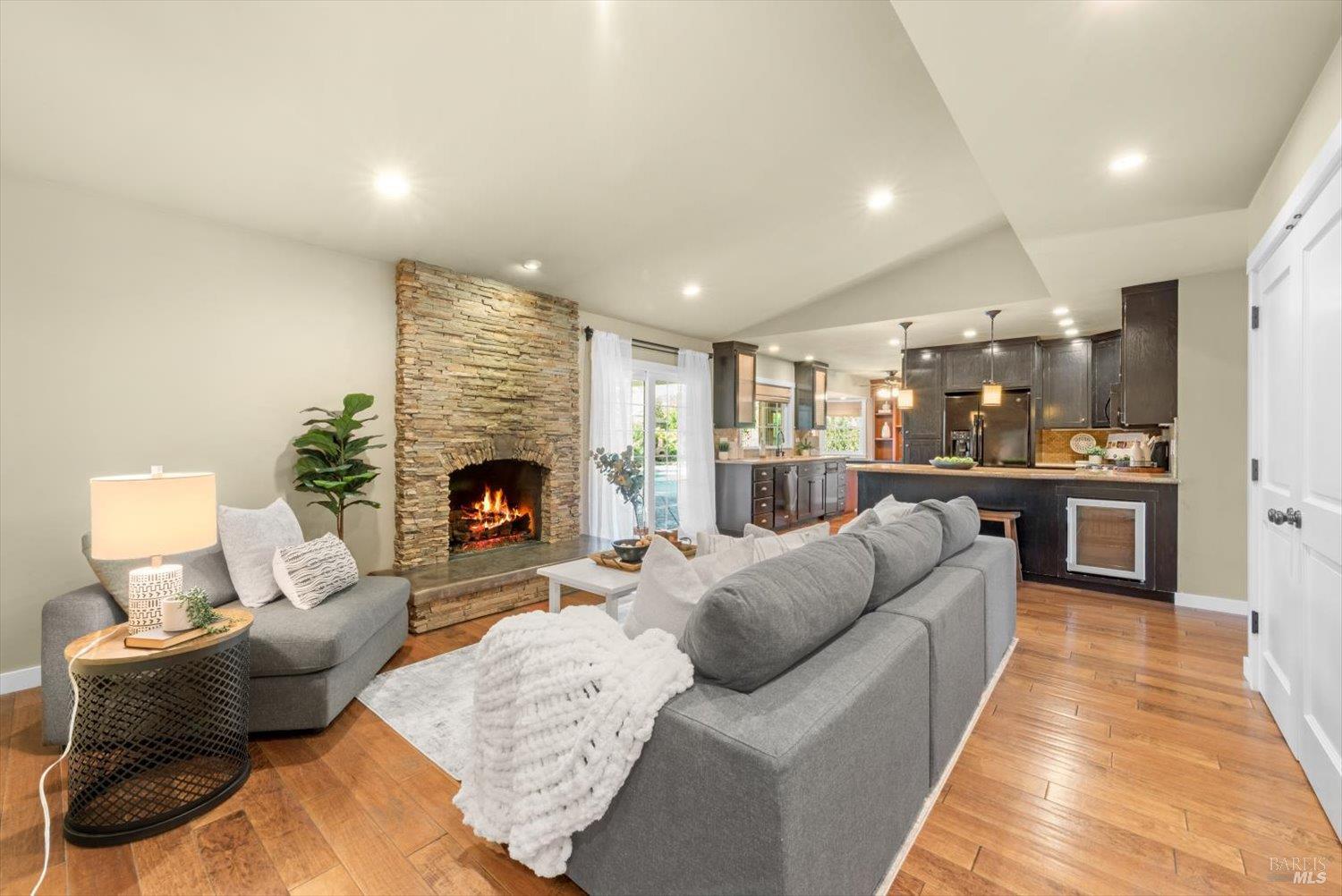 Detail Gallery Image 14 of 68 For 113 Chinook Ct, Vacaville,  CA 95688 - 4 Beds | 2 Baths