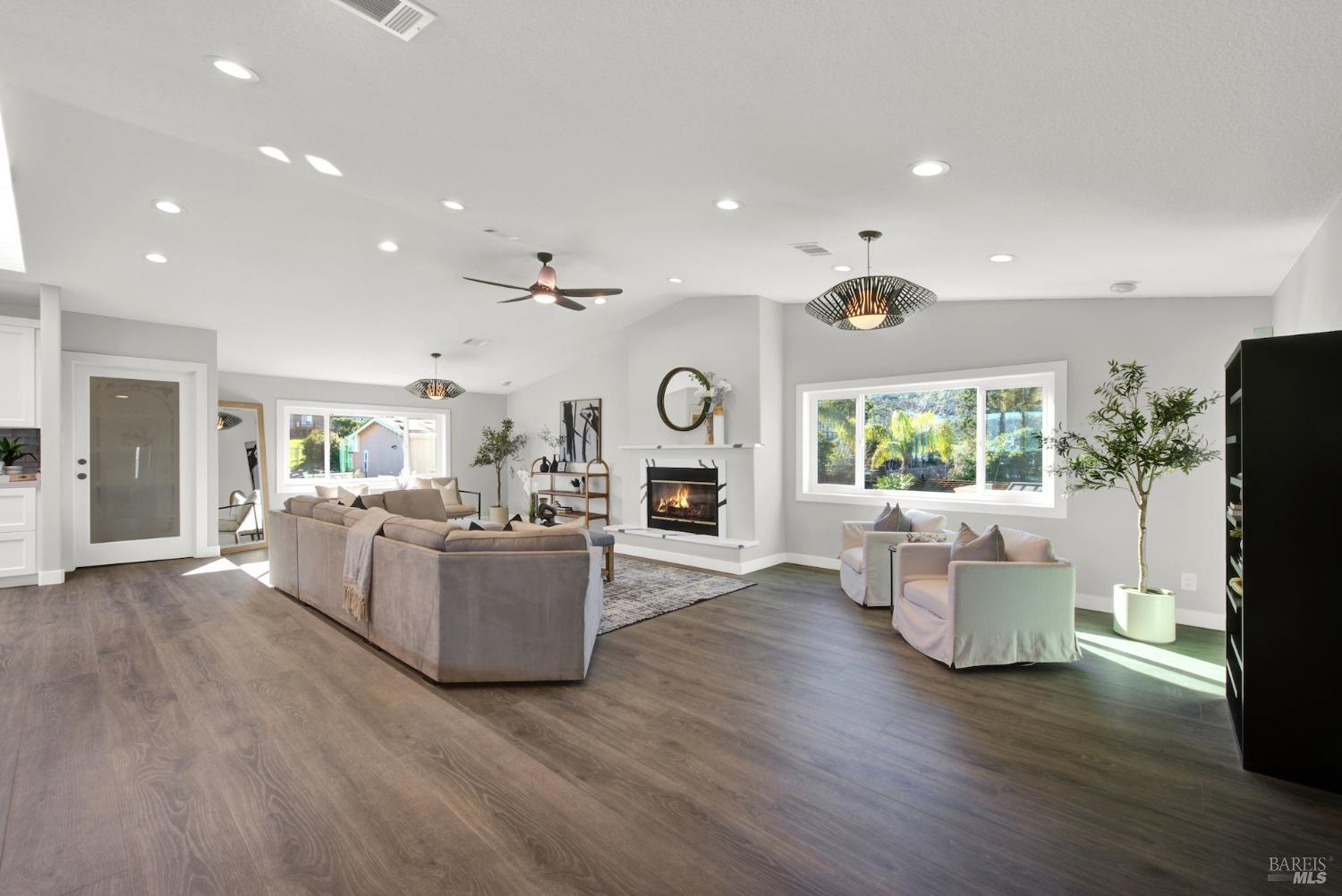 Detail Gallery Image 21 of 75 For 199 Berryessa Dr, Napa,  CA 94558 - 4 Beds | 5/1 Baths