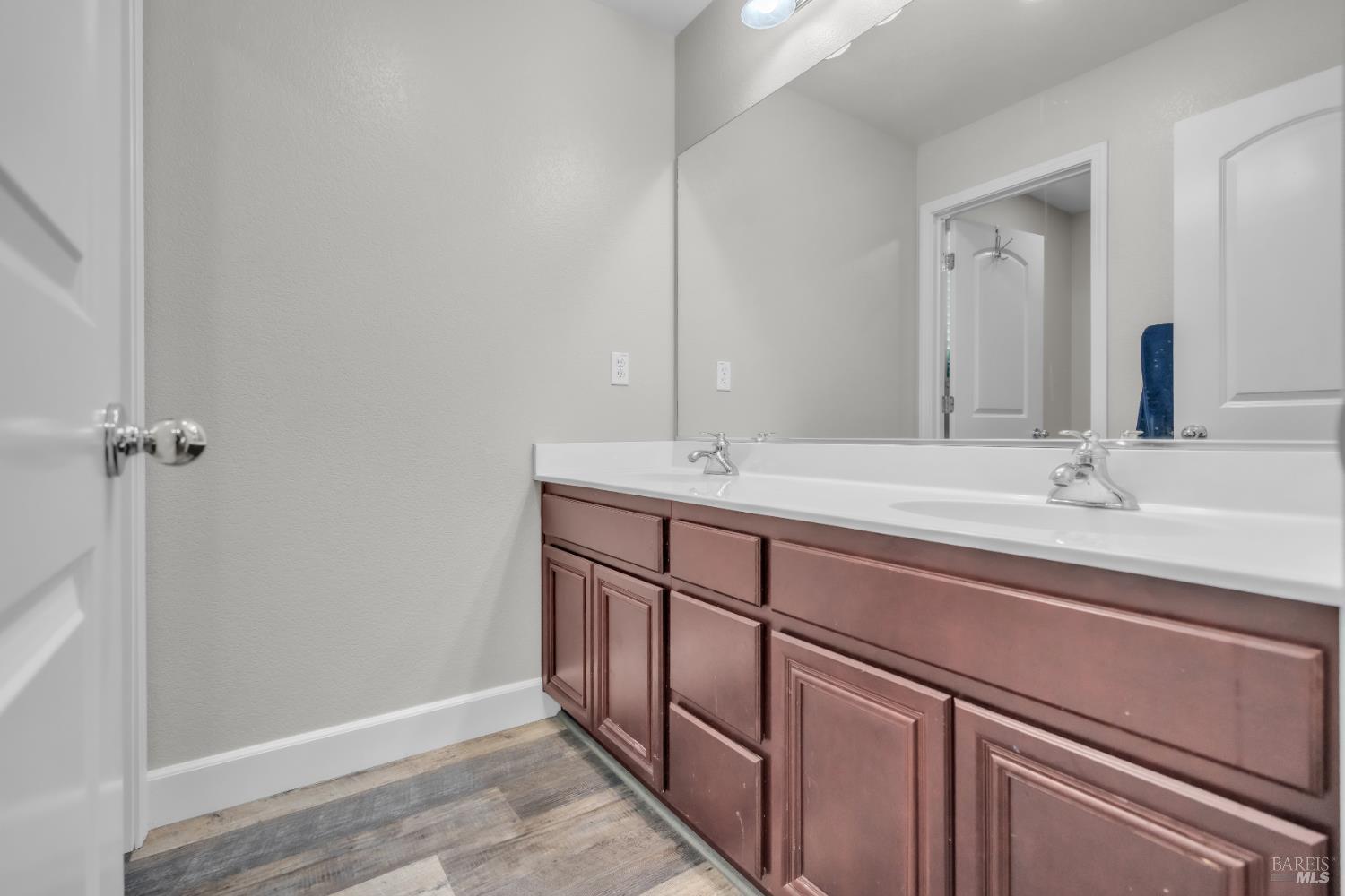 Detail Gallery Image 31 of 51 For 2042 Hamstead Ct, Vacaville,  CA 95687 - 5 Beds | 2/1 Baths