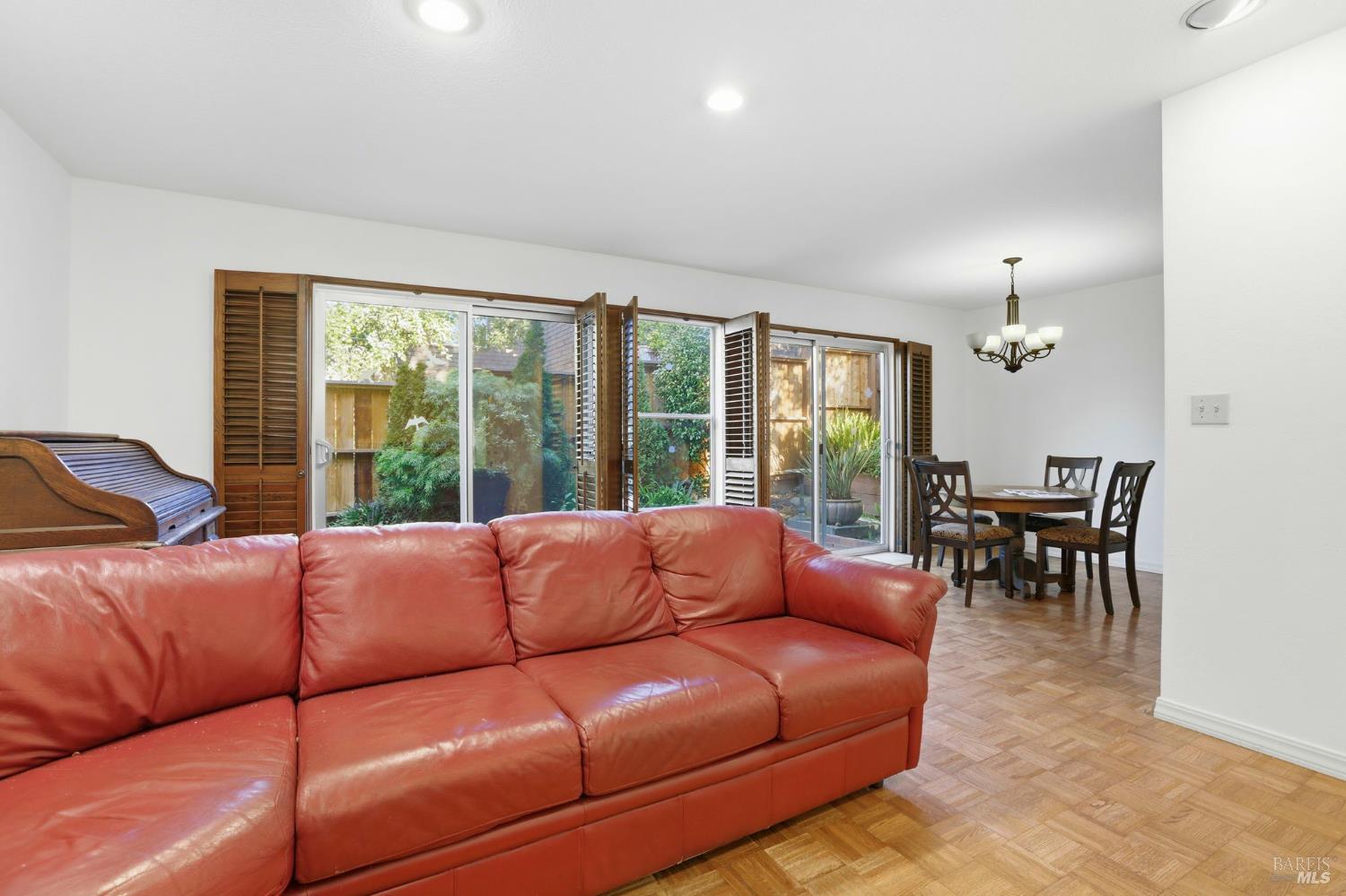 Detail Gallery Image 9 of 41 For 380 Sunset Way, Mill Valley,  CA 94941 - 3 Beds | 2/1 Baths