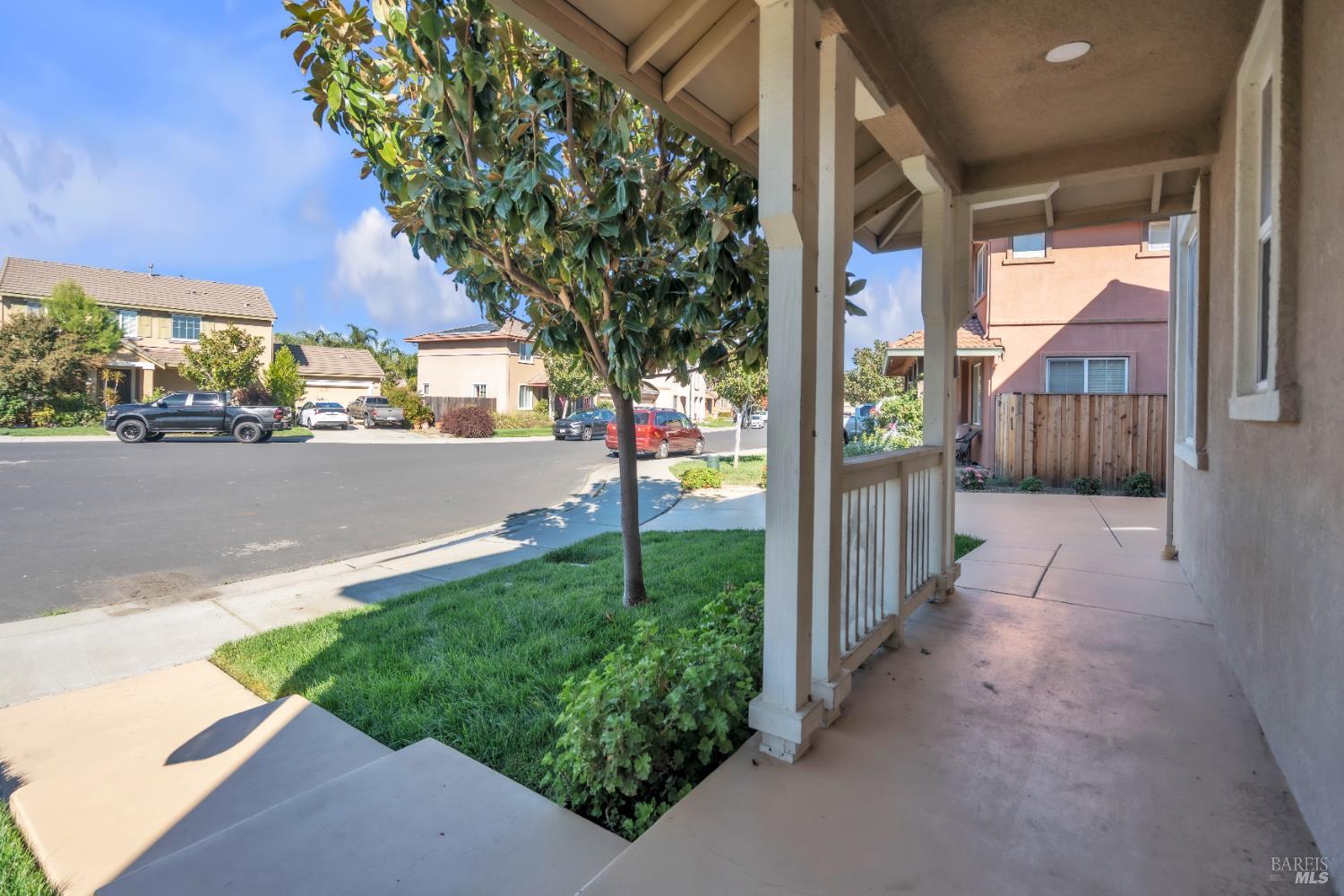 Detail Gallery Image 8 of 51 For 2042 Hamstead Ct, Vacaville,  CA 95687 - 5 Beds | 2/1 Baths