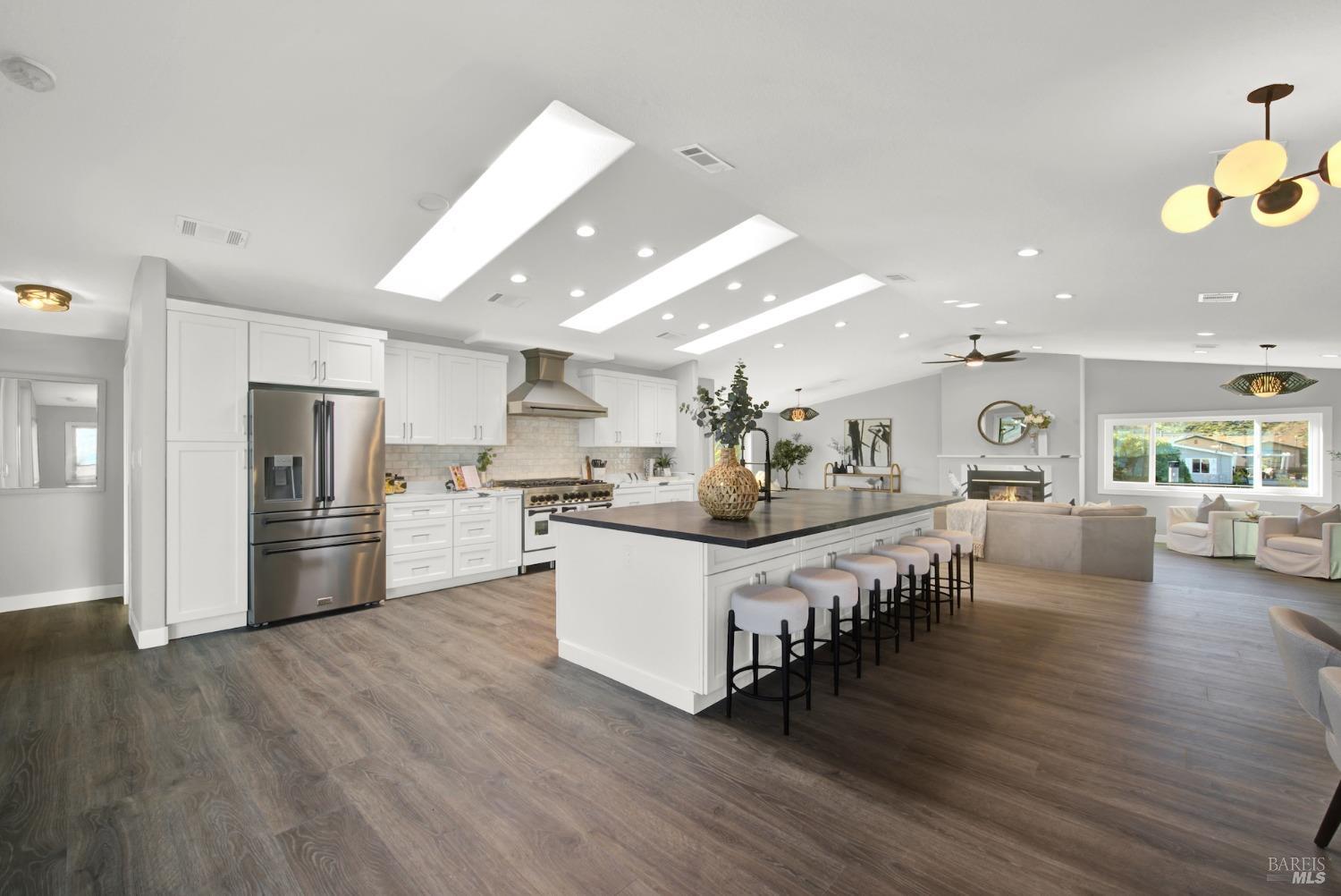 Detail Gallery Image 4 of 75 For 199 Berryessa Dr, Napa,  CA 94558 - 4 Beds | 5/1 Baths