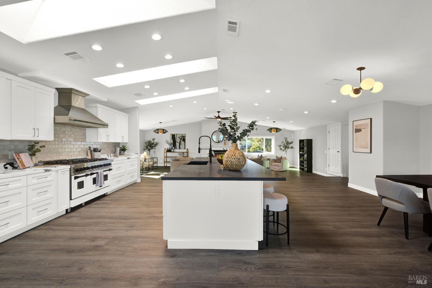 Detail Gallery Image 6 of 75 For 199 Berryessa Dr, Napa,  CA 94558 - 4 Beds | 5/1 Baths