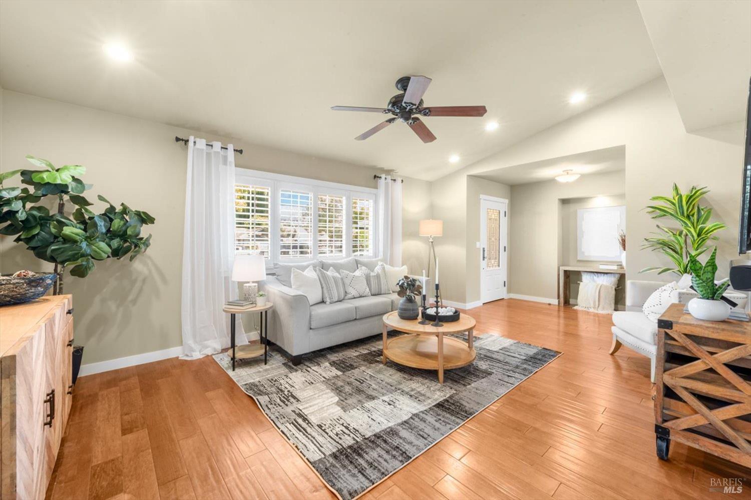 Detail Gallery Image 10 of 68 For 113 Chinook Ct, Vacaville,  CA 95688 - 4 Beds | 2 Baths