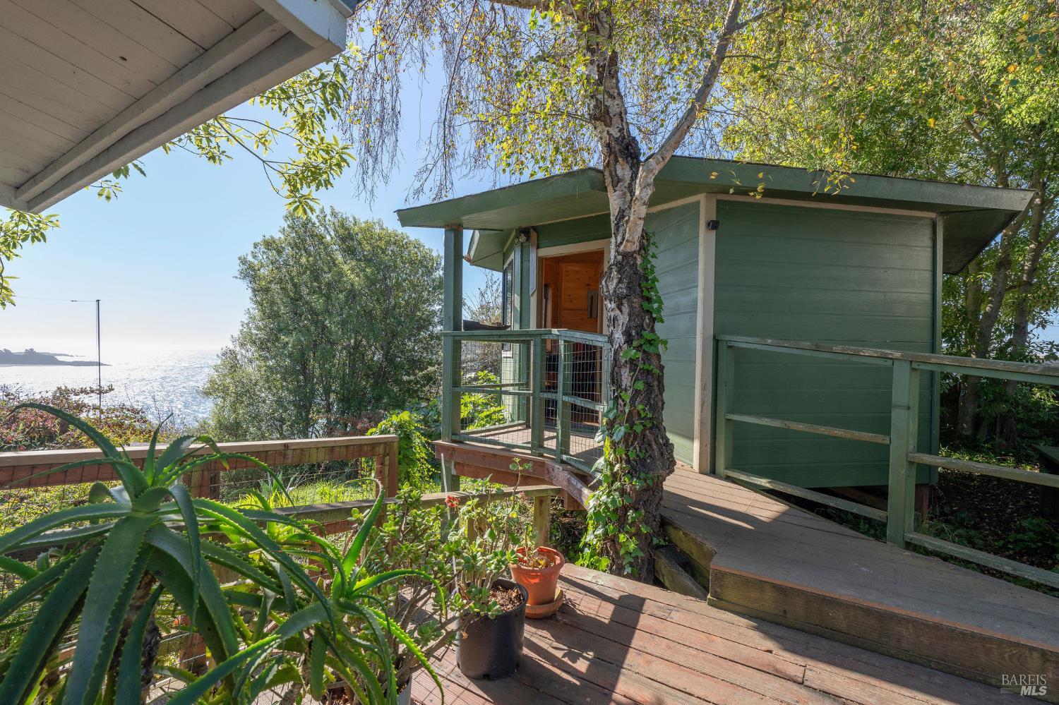 Detail Gallery Image 11 of 28 For 38882 Honey Run Ln, Gualala,  CA 95445 - 1 Beds | 1 Baths