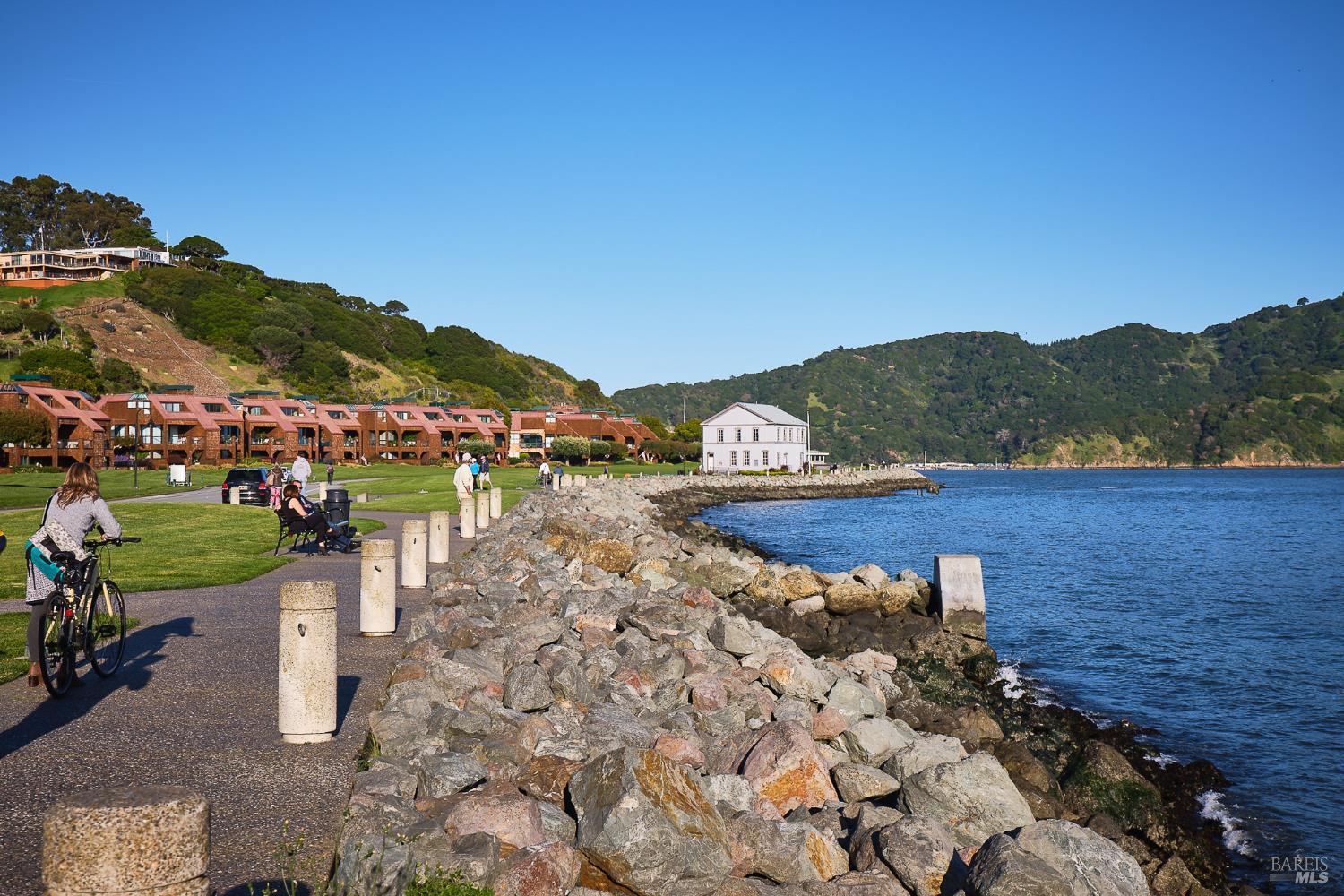 Detail Gallery Image 23 of 33 For 125 Belvedere Ave, Belvedere,  CA 94920 - 5 Beds | 5/5 Baths