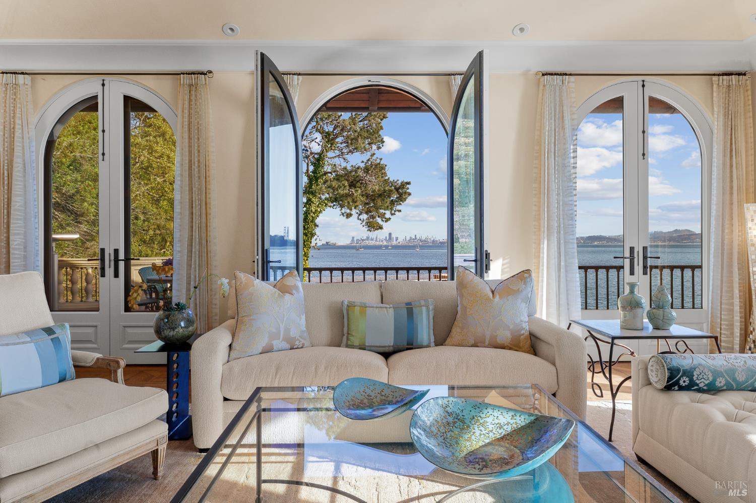 Detail Gallery Image 4 of 33 For 125 Belvedere Ave, Belvedere,  CA 94920 - 5 Beds | 5/5 Baths