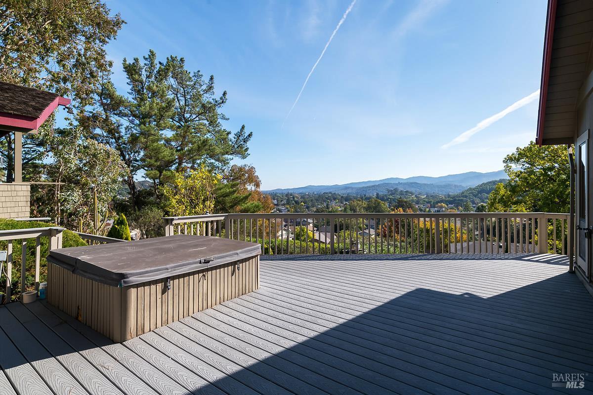 Detail Gallery Image 14 of 35 For 66 Martinez Ct, Novato,  CA 94945 - 4 Beds | 3/1 Baths