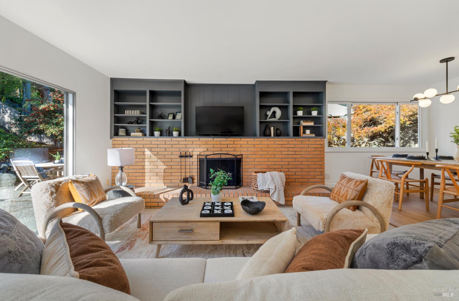 Detail Gallery Image 9 of 25 For 30 De Ford Dr, San Rafael,  CA 94903 - 3 Beds | 2 Baths