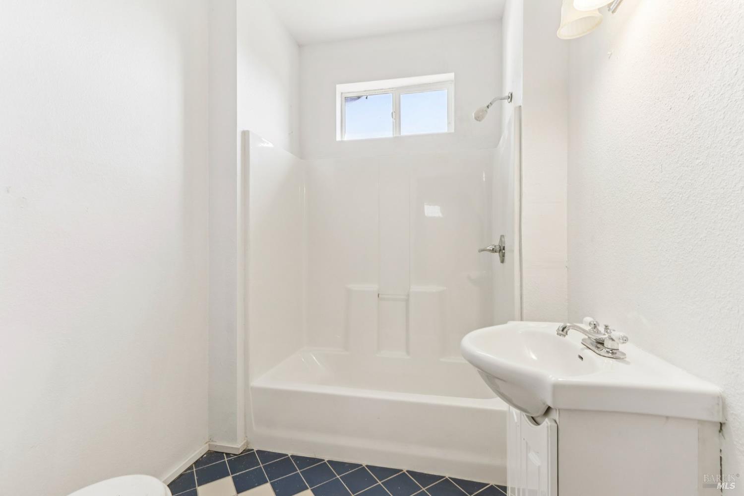 Detail Gallery Image 37 of 56 For 507 Kings Way #B,  Suisun City,  CA 94585 - 10 Beds | 6/1 Baths