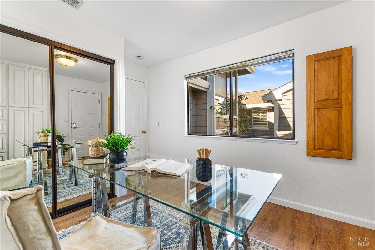 Detail Gallery Image 26 of 58 For 40 Drakes View Cir, Greenbrae,  CA 94904 - 3 Beds | 2/1 Baths