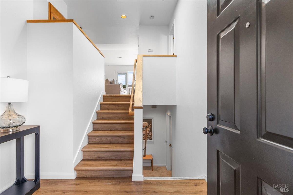 Detail Gallery Image 10 of 58 For 40 Drakes View Cir, Greenbrae,  CA 94904 - 3 Beds | 2/1 Baths