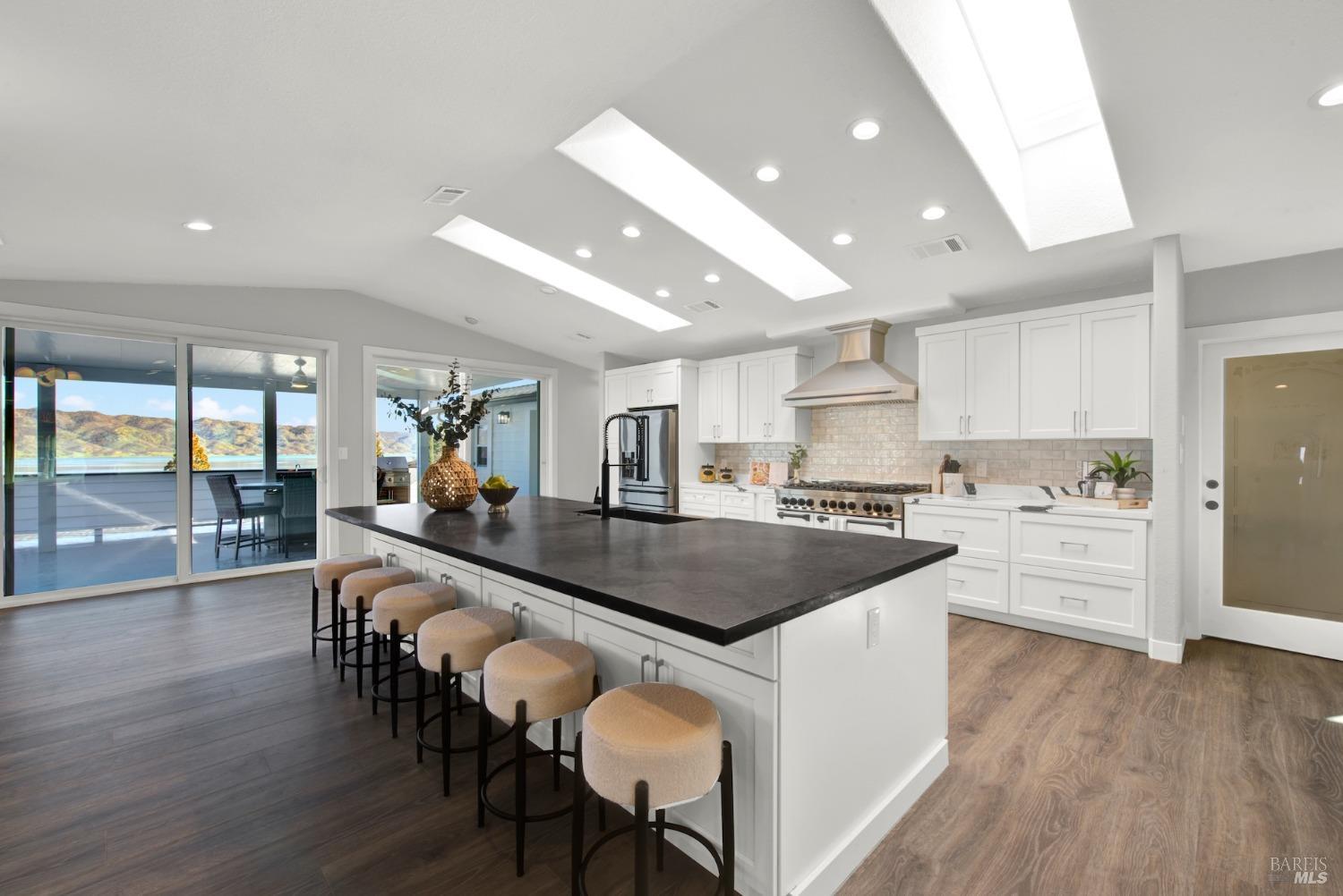 Detail Gallery Image 16 of 75 For 199 Berryessa Dr, Napa,  CA 94558 - 4 Beds | 5/1 Baths