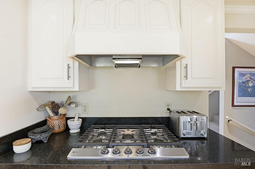 Detail Gallery Image 23 of 45 For 6190 San Gabriel Pl, Rohnert Park,  CA 94928 - 4 Beds | 2/1 Baths