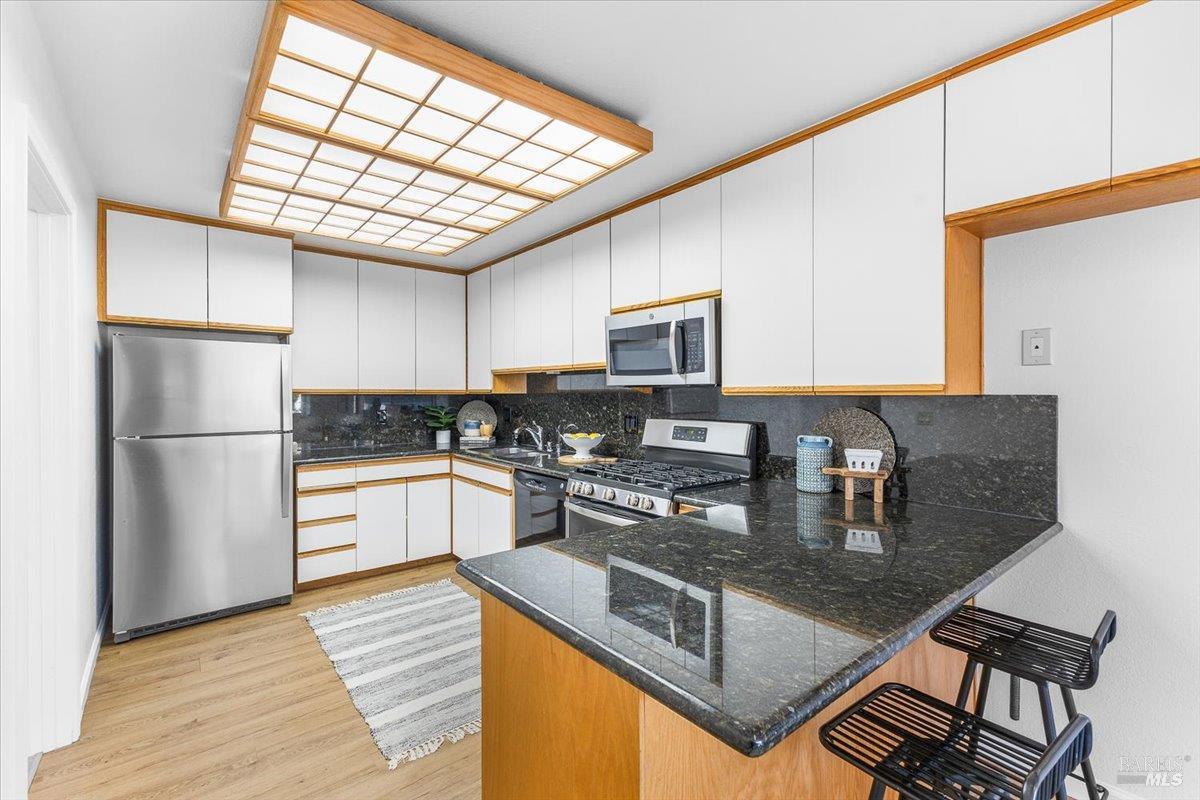 Detail Gallery Image 20 of 58 For 40 Drakes View Cir, Greenbrae,  CA 94904 - 3 Beds | 2/1 Baths