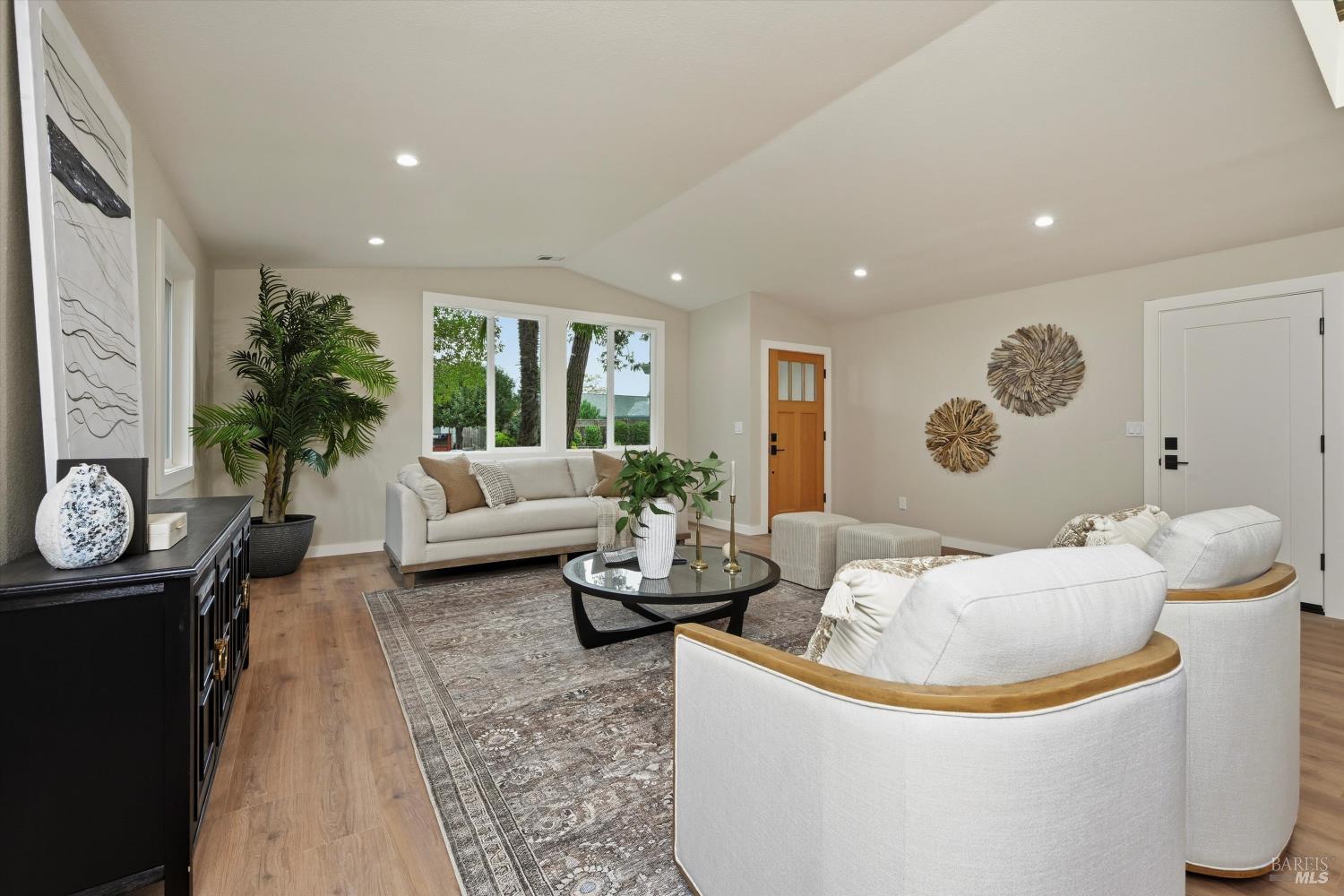 Detail Gallery Image 4 of 35 For 8440 Lasalle Ave, Cotati,  CA 94931 - 3 Beds | 2 Baths