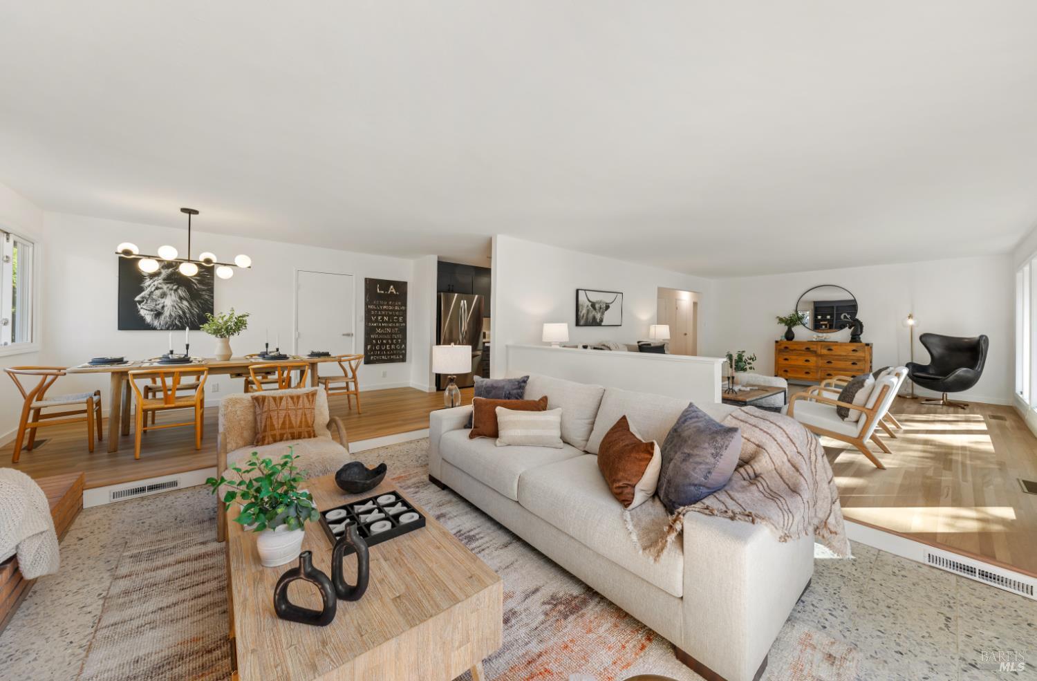 Detail Gallery Image 8 of 25 For 30 De Ford Dr, San Rafael,  CA 94903 - 3 Beds | 2 Baths