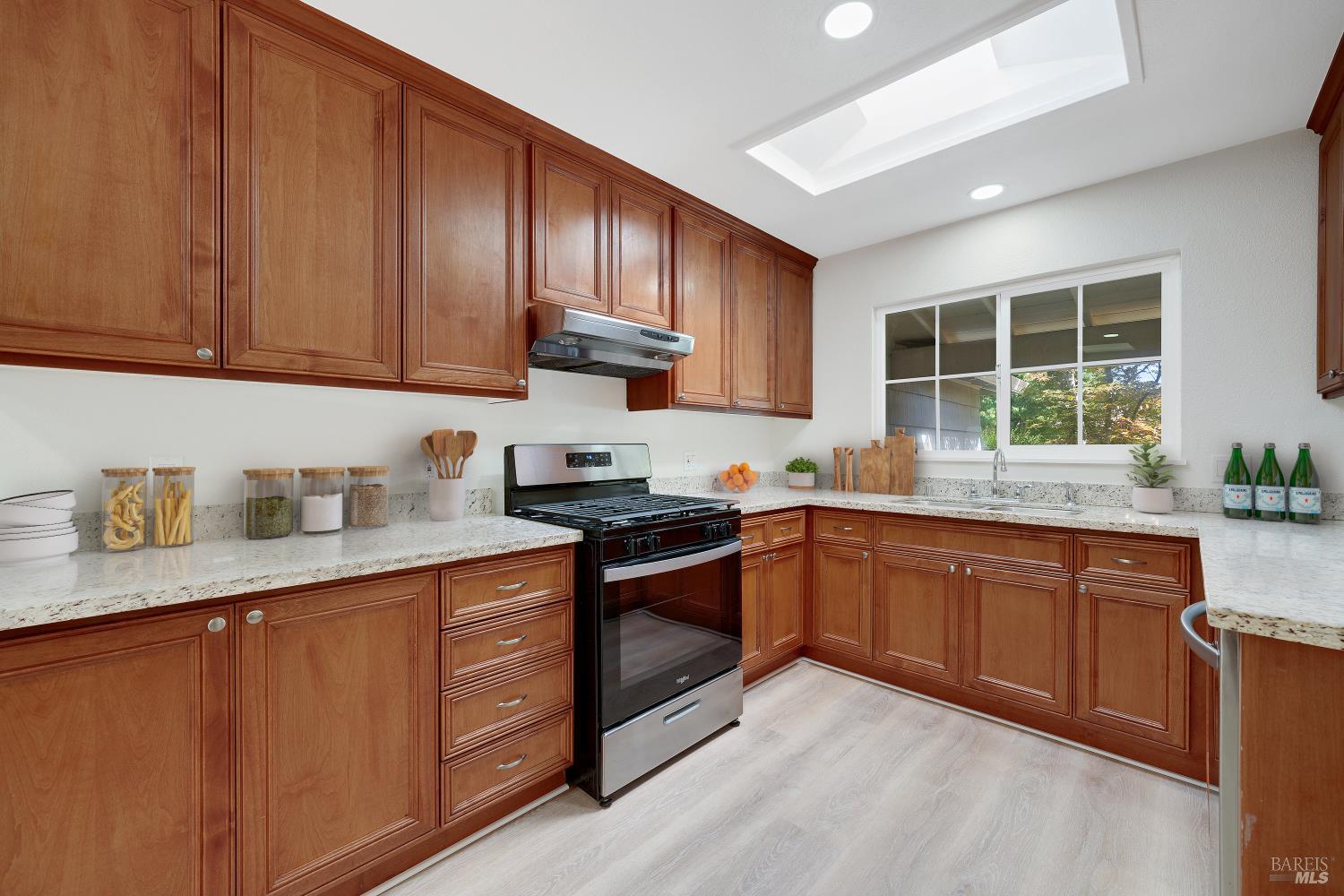 Detail Gallery Image 4 of 33 For 621 W D St, Dixon,  CA 95620 - 4 Beds | 2 Baths